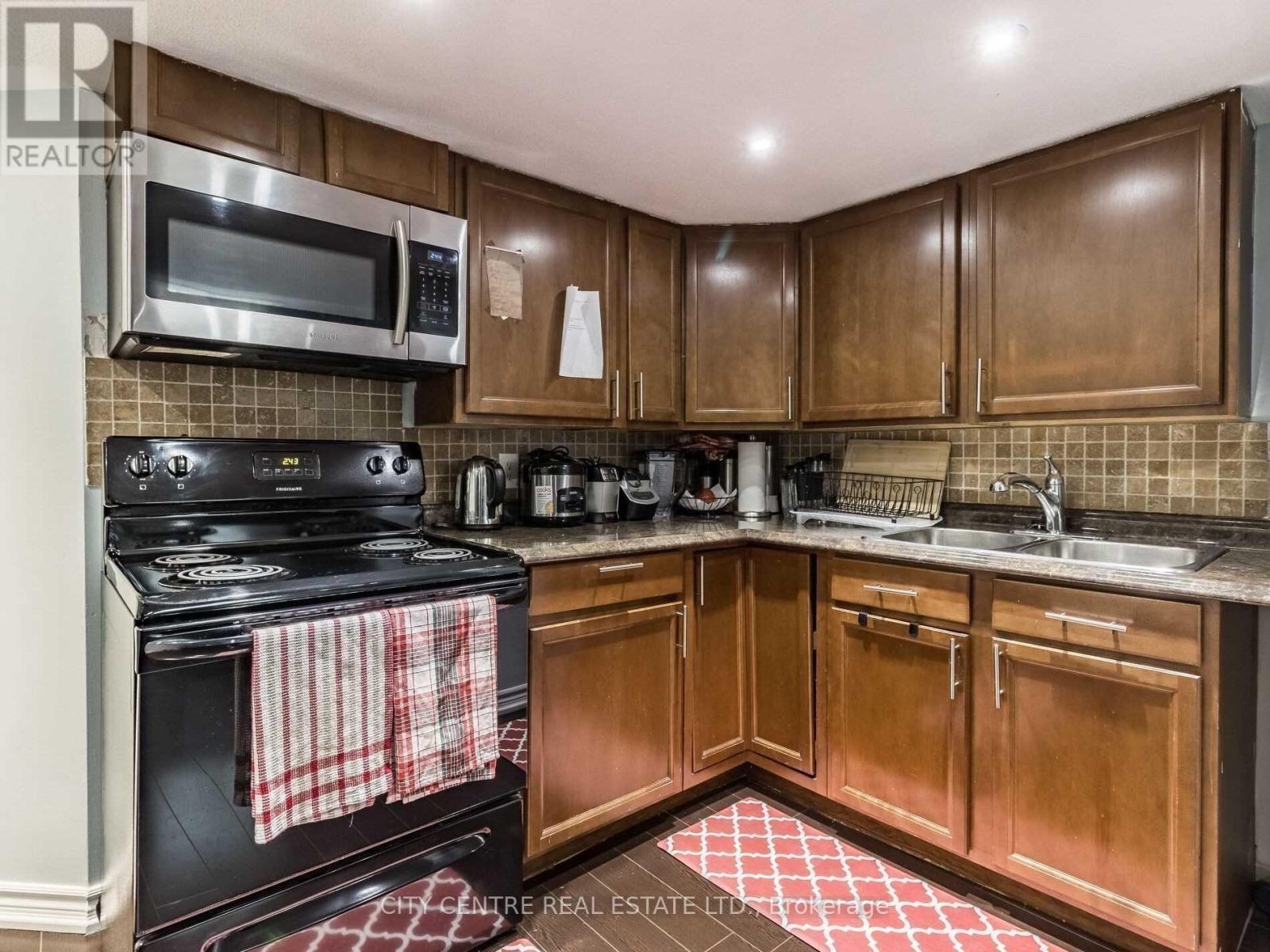 218 Valleyway Drive, Brampton, Ontario  L6X 0N9 - Photo 1 - W12208322