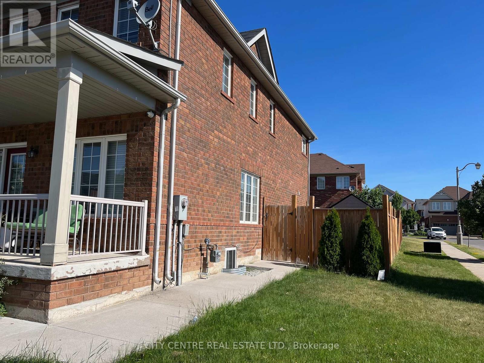 218 Valleyway Drive, Brampton, Ontario  L6X 0N9 - Photo 10 - W12208322