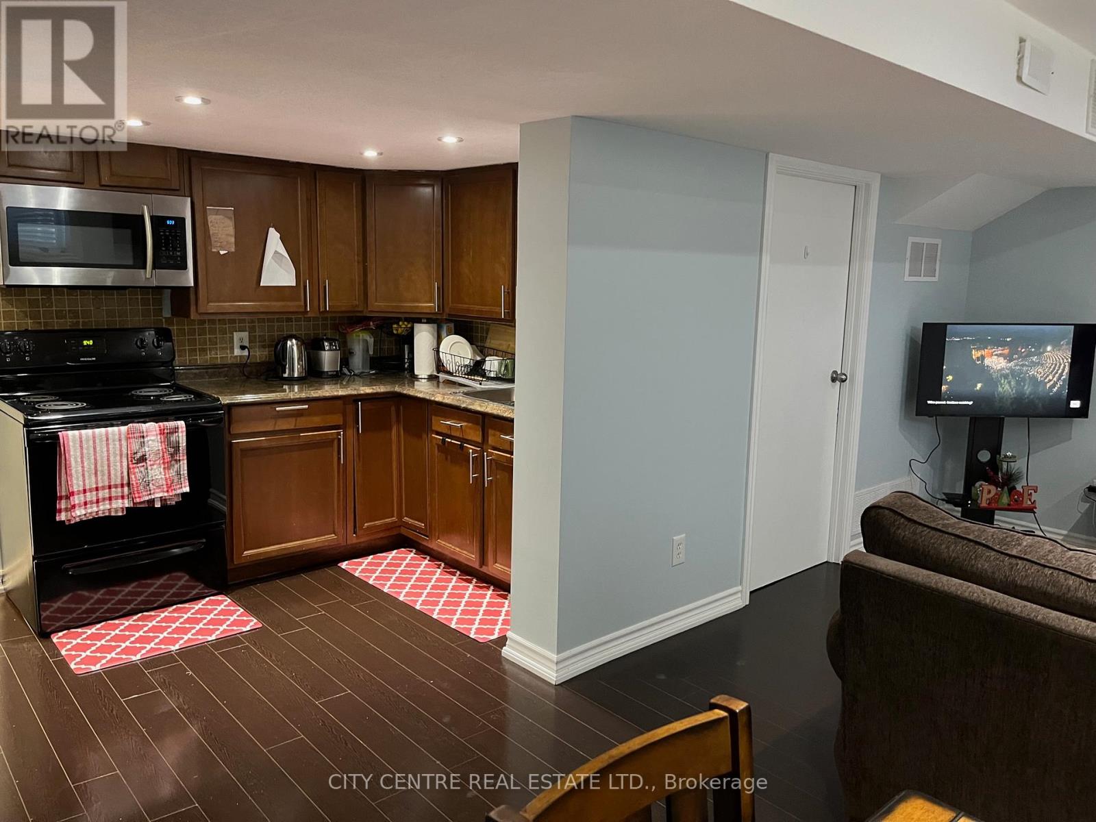 218 Valleyway Drive, Brampton, Ontario  L6X 0N9 - Photo 2 - W12208322