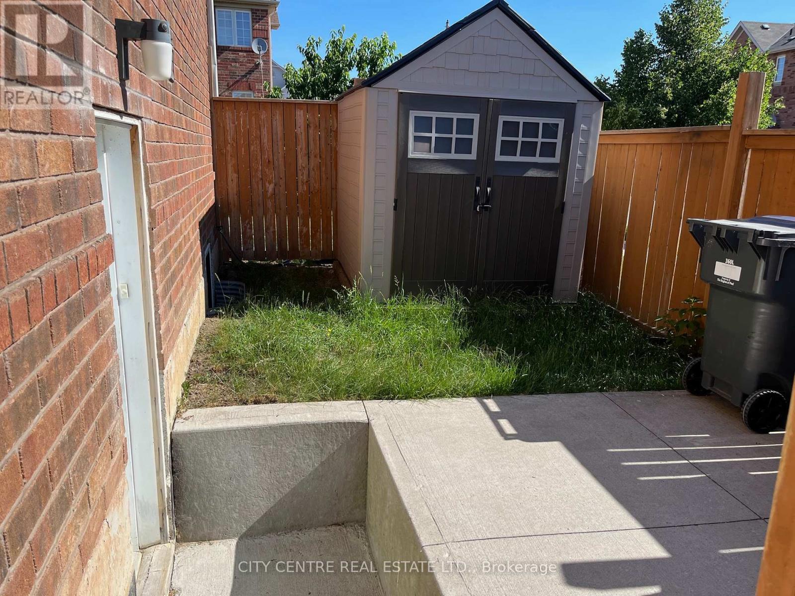 218 Valleyway Drive, Brampton, Ontario  L6X 0N9 - Photo 8 - W12208322