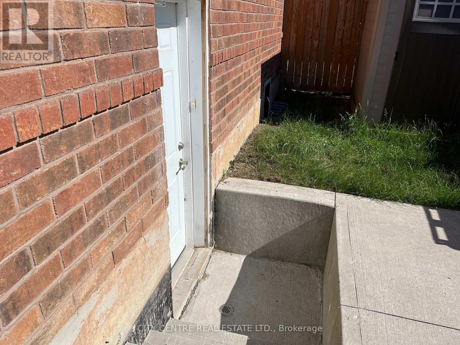 218 Valleyway Drive, Brampton, Ontario  L6X 0N9 - Photo 9 - W12208322