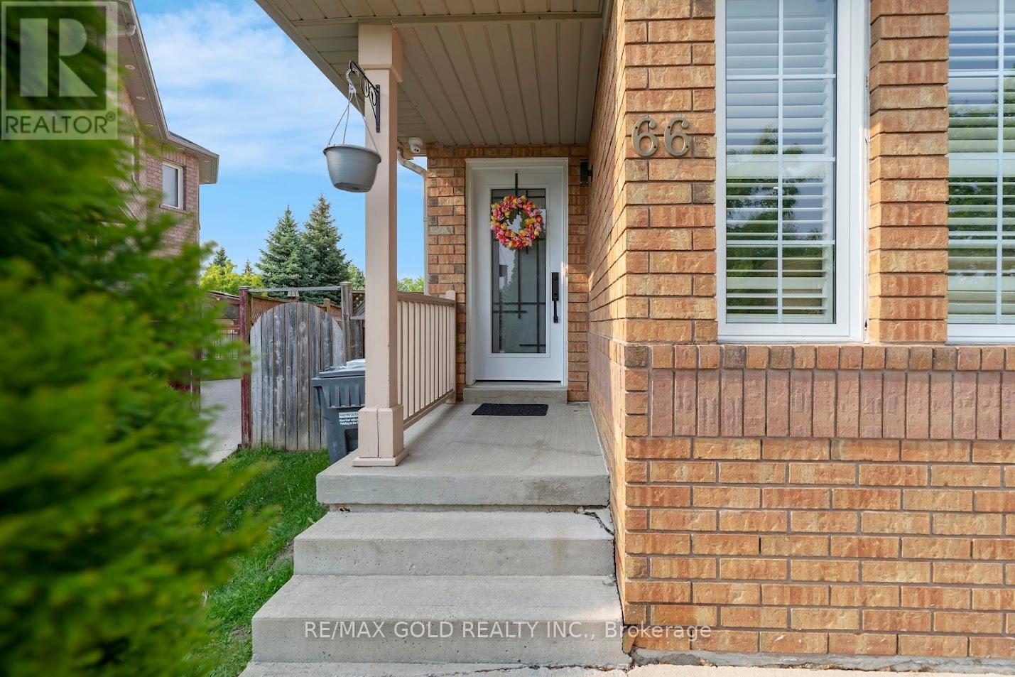 66 Thunderbird Trail, Brampton, Ontario  L6R 2T4 - Photo 2 - W12208339