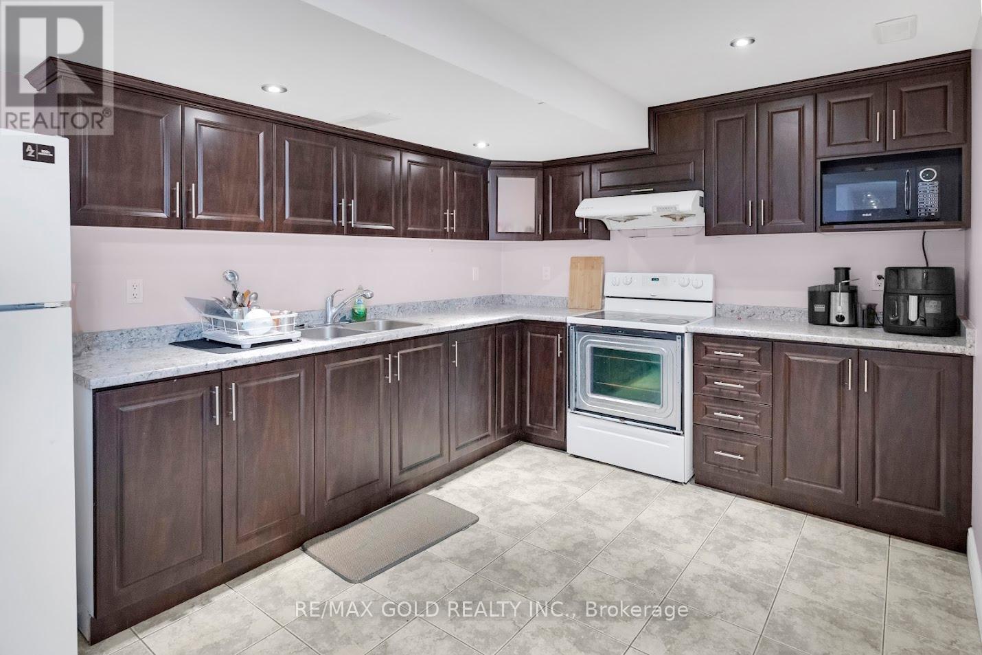 66 Thunderbird Trail, Brampton, Ontario  L6R 2T4 - Photo 28 - W12208339