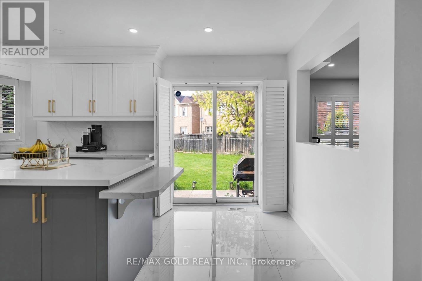 66 Thunderbird Trail, Brampton, Ontario  L6R 2T4 - Photo 8 - W12208339