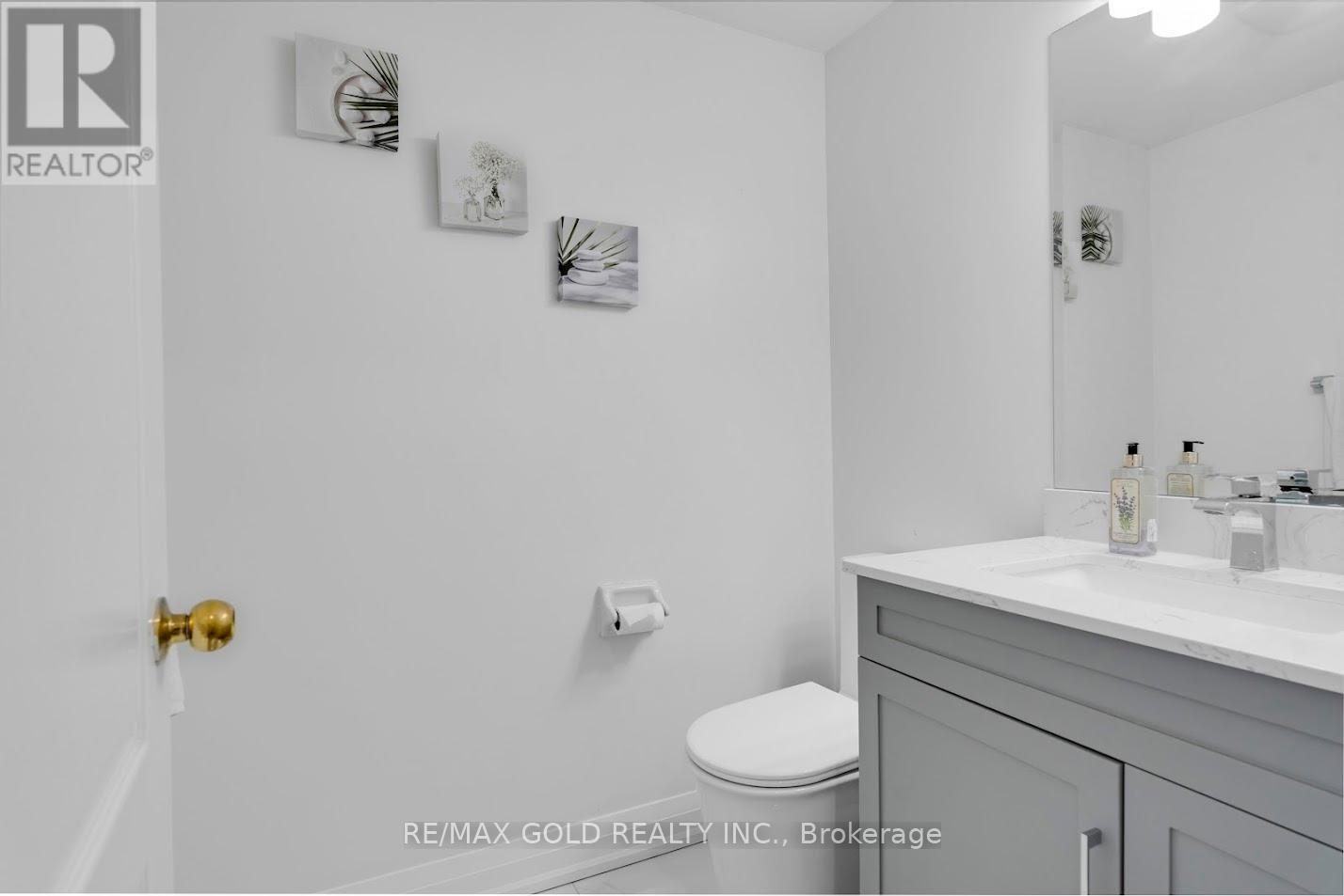 66 Thunderbird Trail, Brampton, Ontario  L6R 2T4 - Photo 9 - W12208339