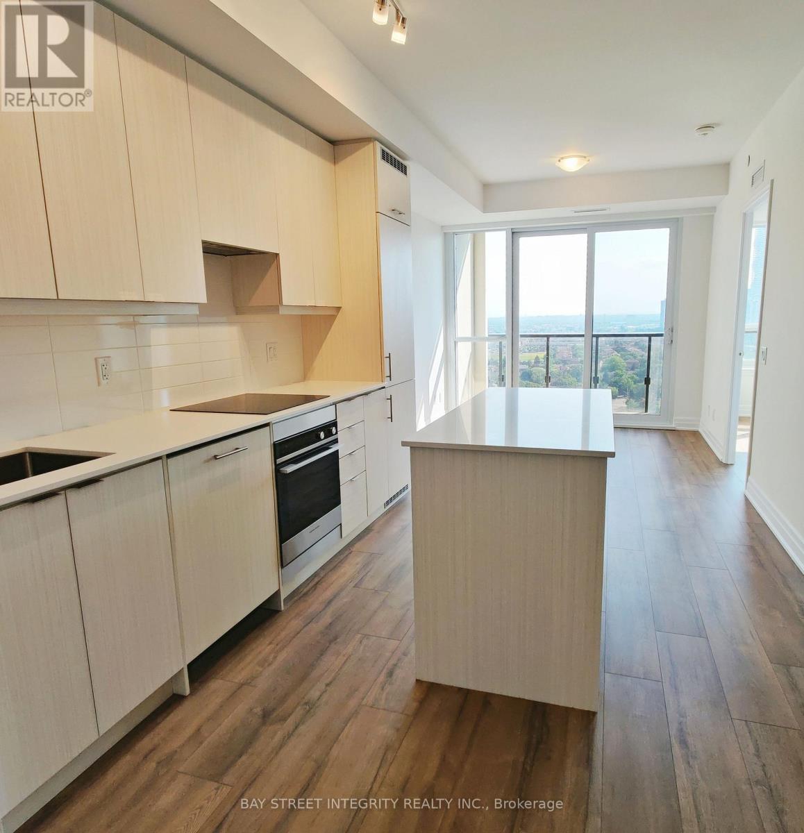 2008 - 36 Elm Drive W, Mississauga, Ontario  L5B 0N3 - Photo 4 - W12208368