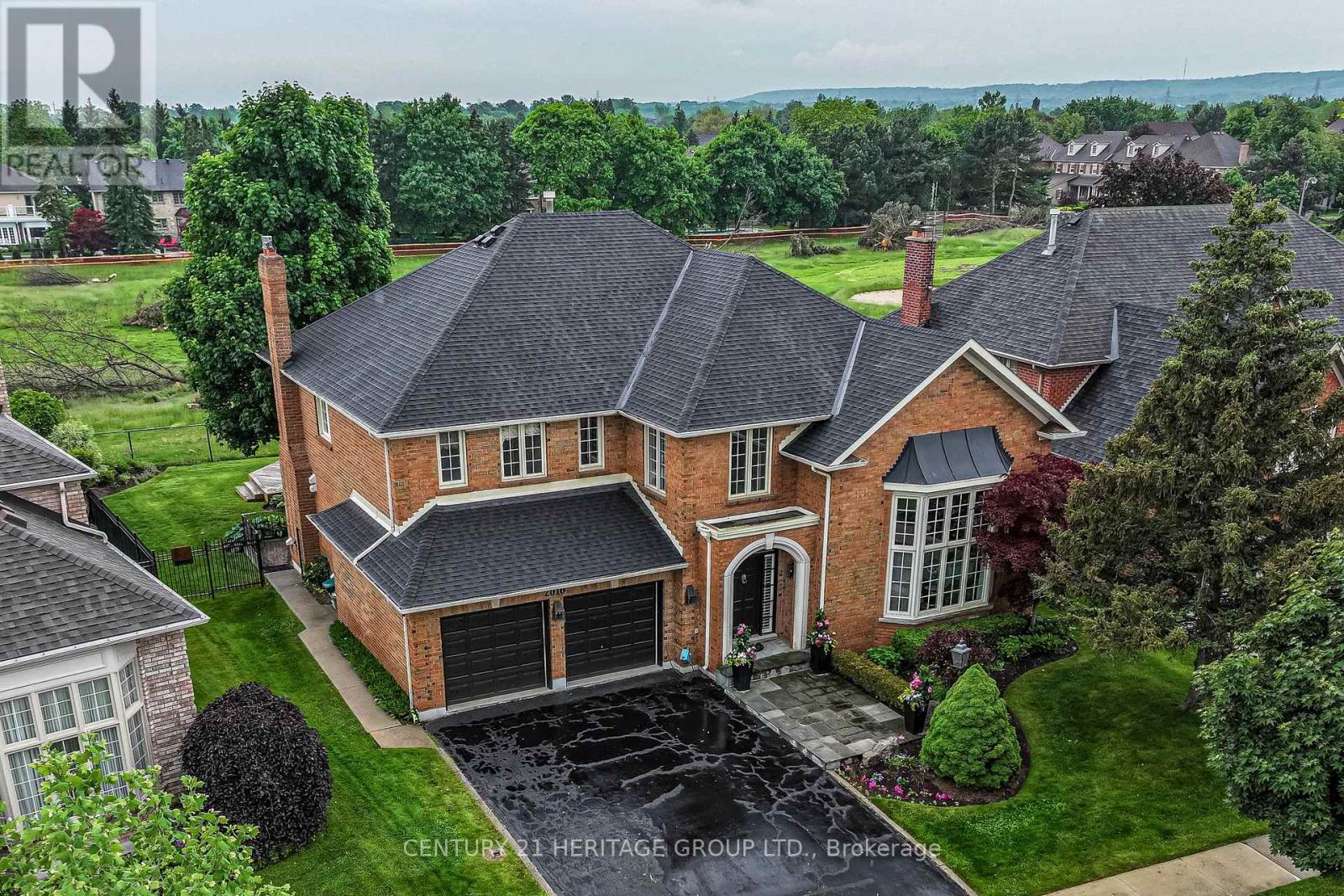 2010 Parklane Crescent, Burlington (Rose), Ontario  L7M 3V5 - Photo 2 - W12208376