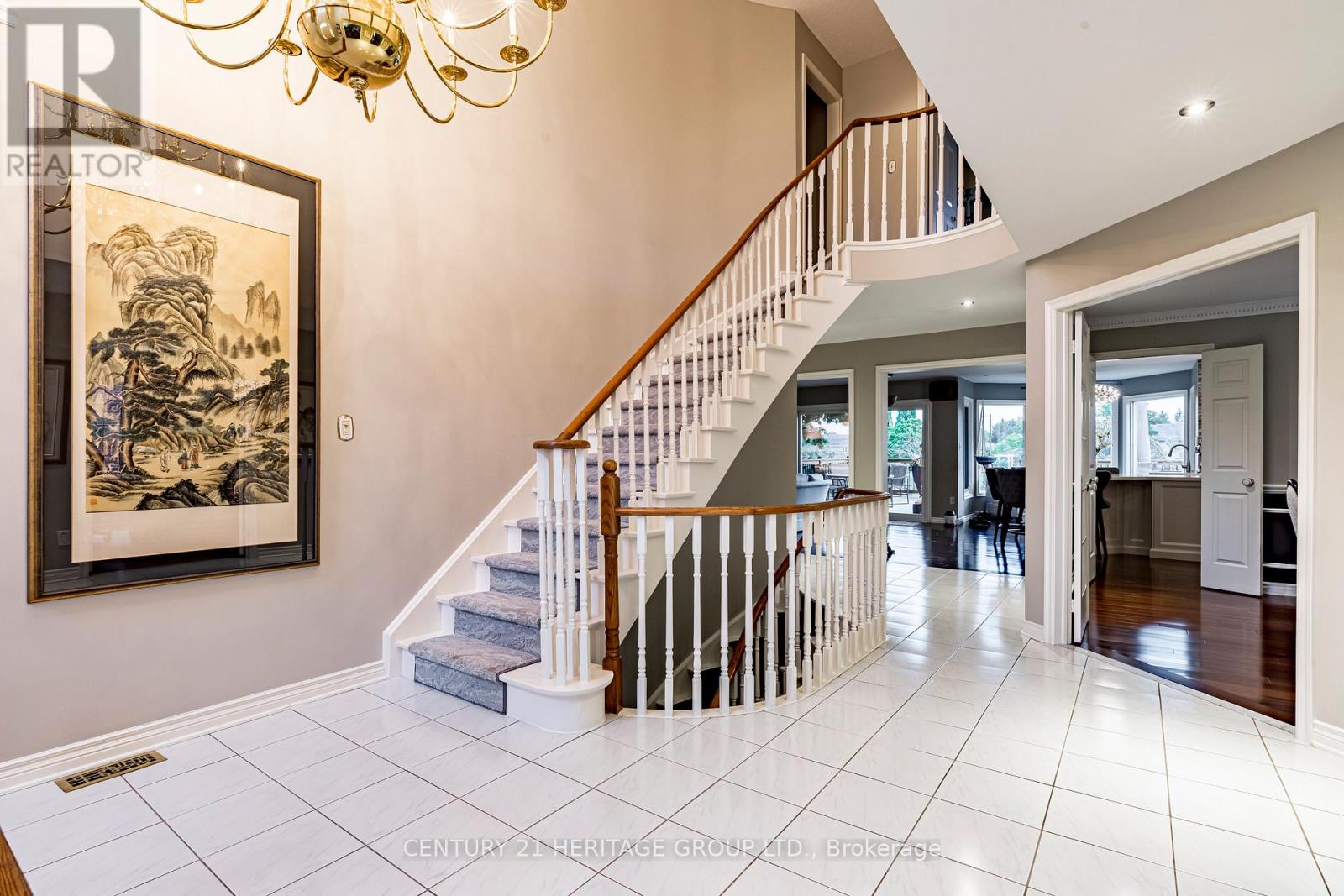2010 Parklane Crescent, Burlington (Rose), Ontario  L7M 3V5 - Photo 3 - W12208376