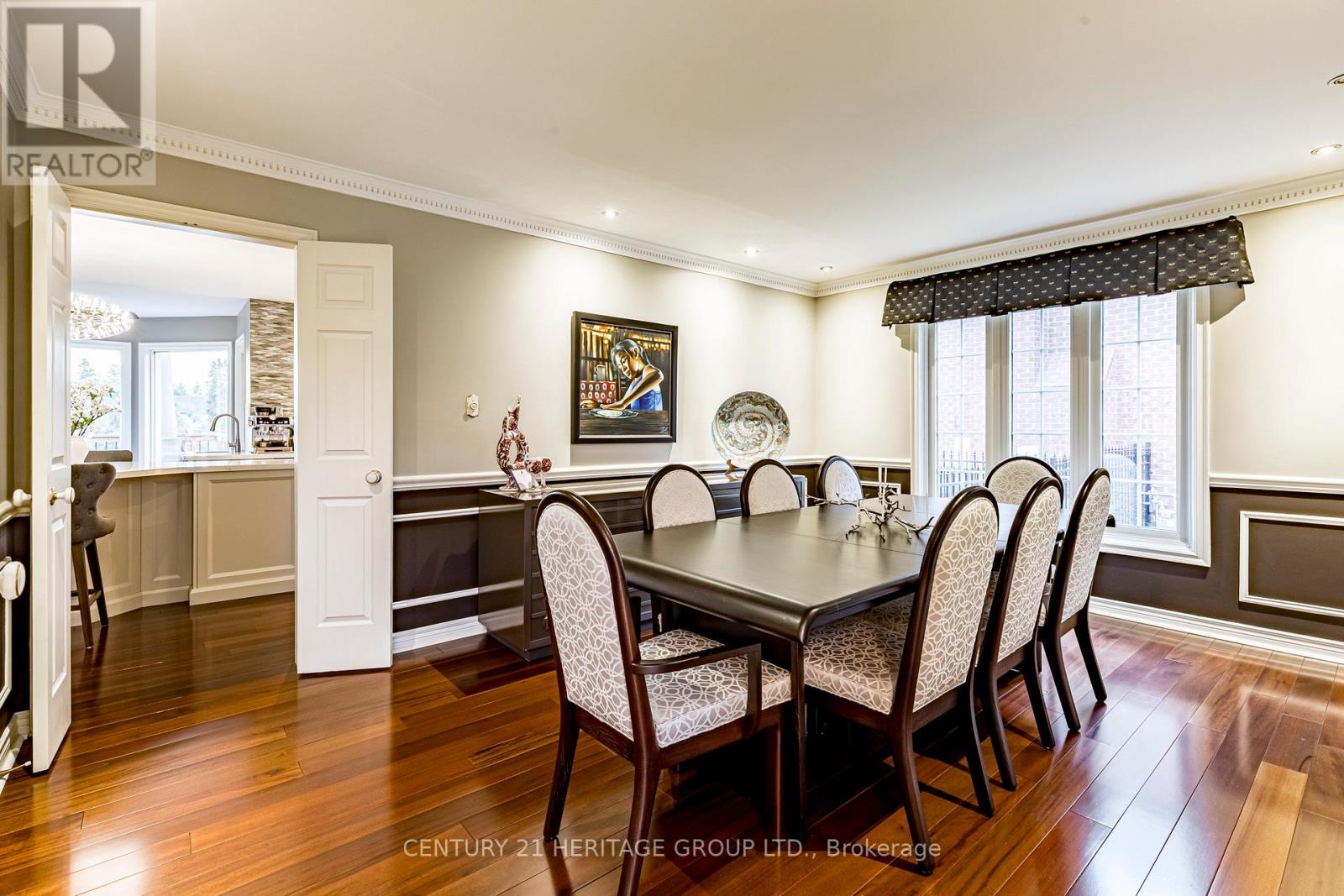 2010 Parklane Crescent, Burlington (Rose), Ontario  L7M 3V5 - Photo 8 - W12208376