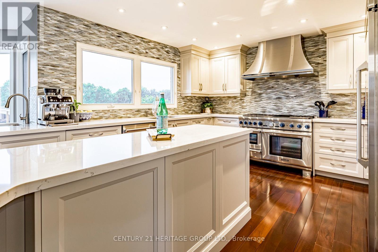 2010 Parklane Crescent, Burlington (Rose), Ontario  L7M 3V5 - Photo 9 - W12208376
