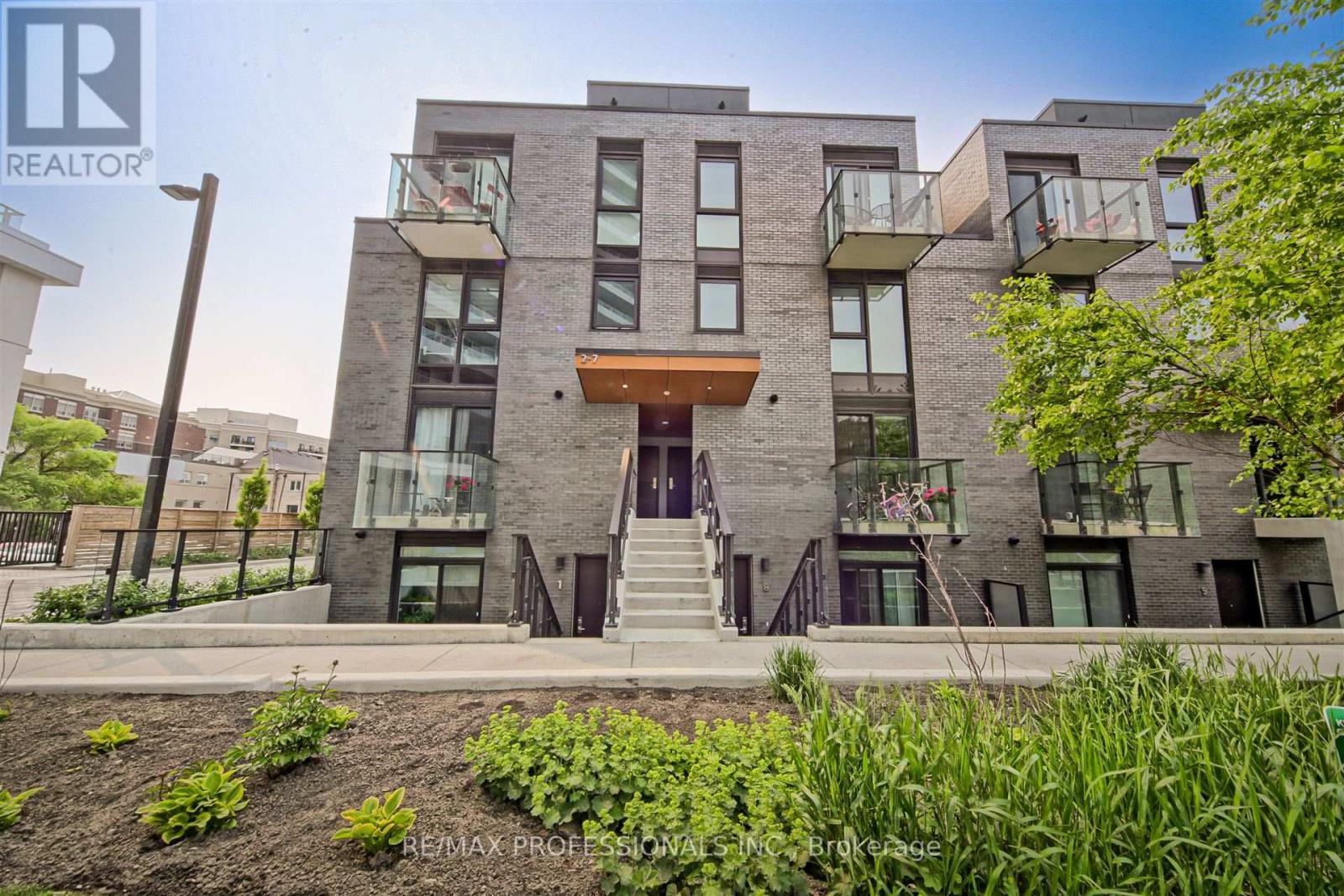 4 - 15 Brin Drive, Toronto, Ontario  M8X 0B4 - Photo 2 - W12208387
