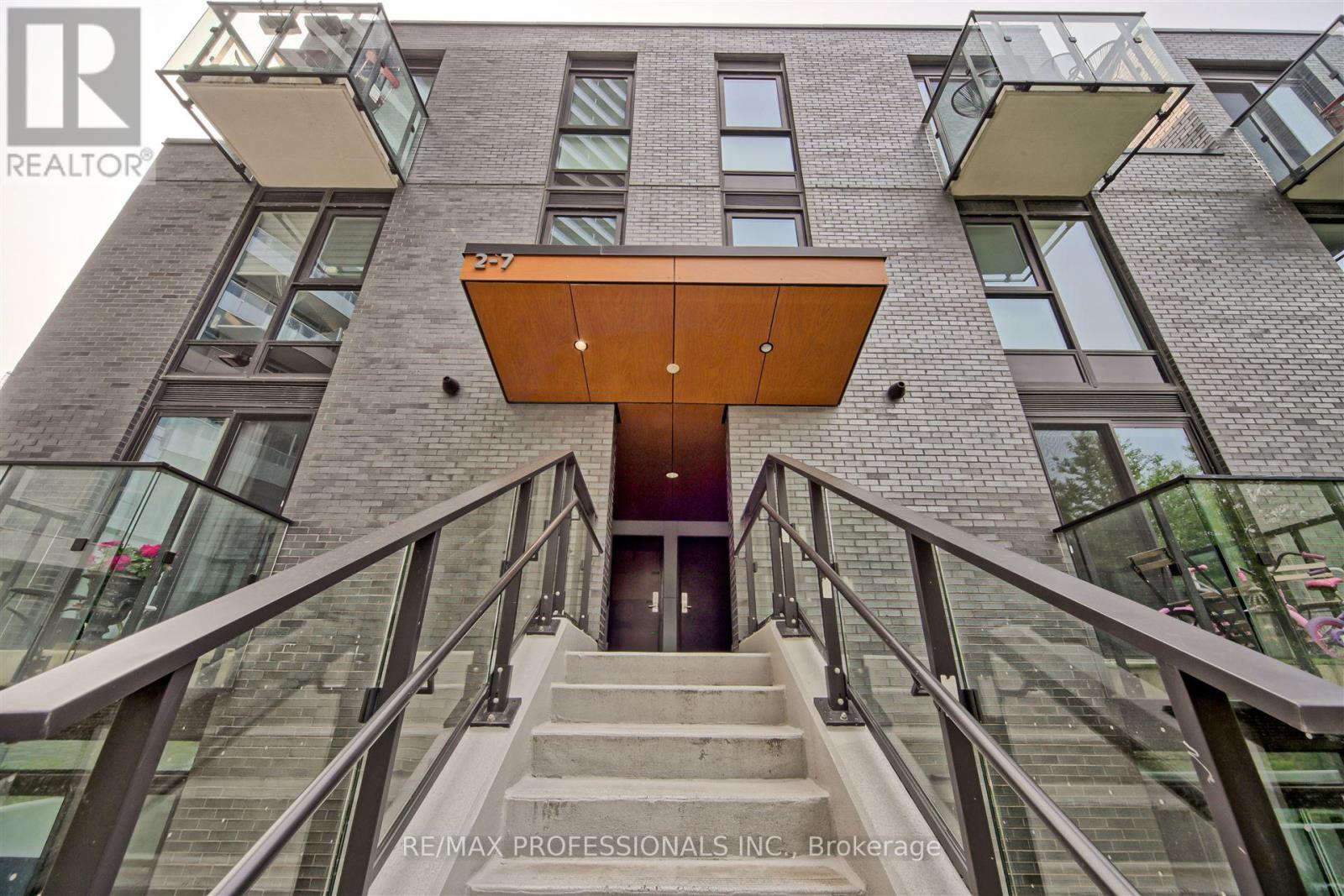 4 - 15 Brin Drive, Toronto, Ontario  M8X 0B4 - Photo 3 - W12208387