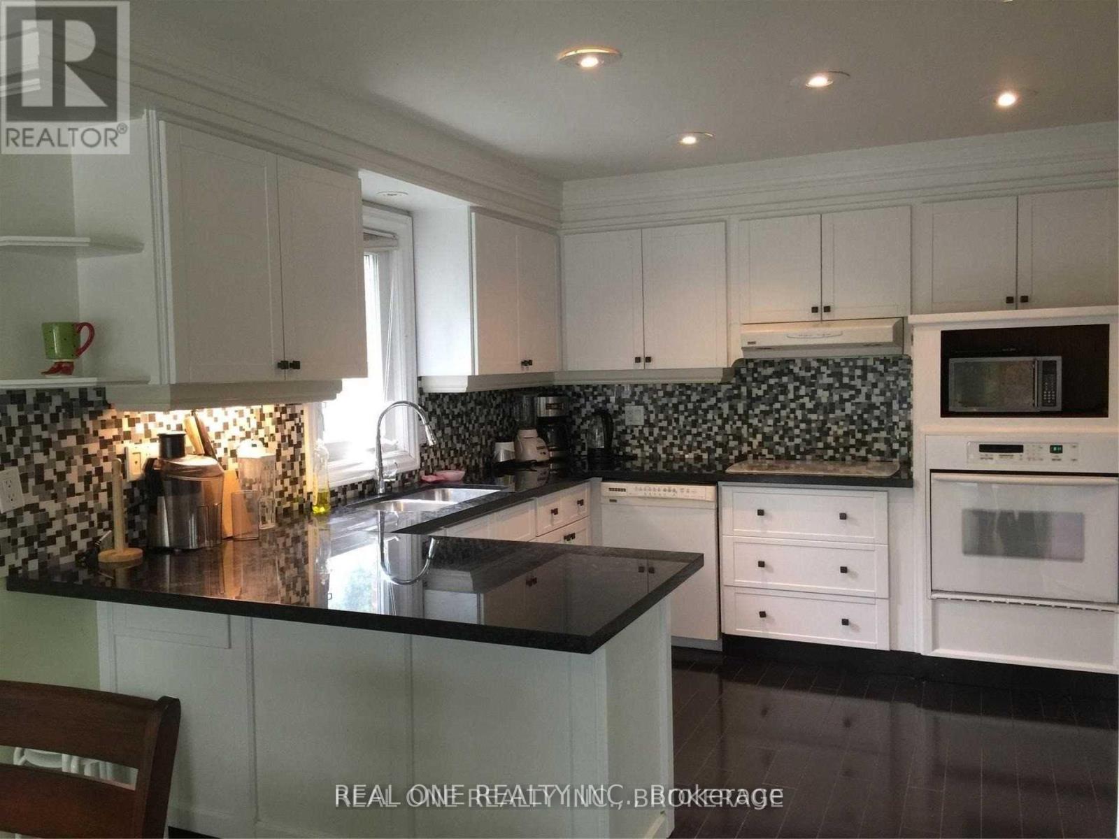 2 Bedrooms - 3501 Kingbird Court, Mississauga, Ontario  L5L 2P9 - Photo 4 - W12208392
