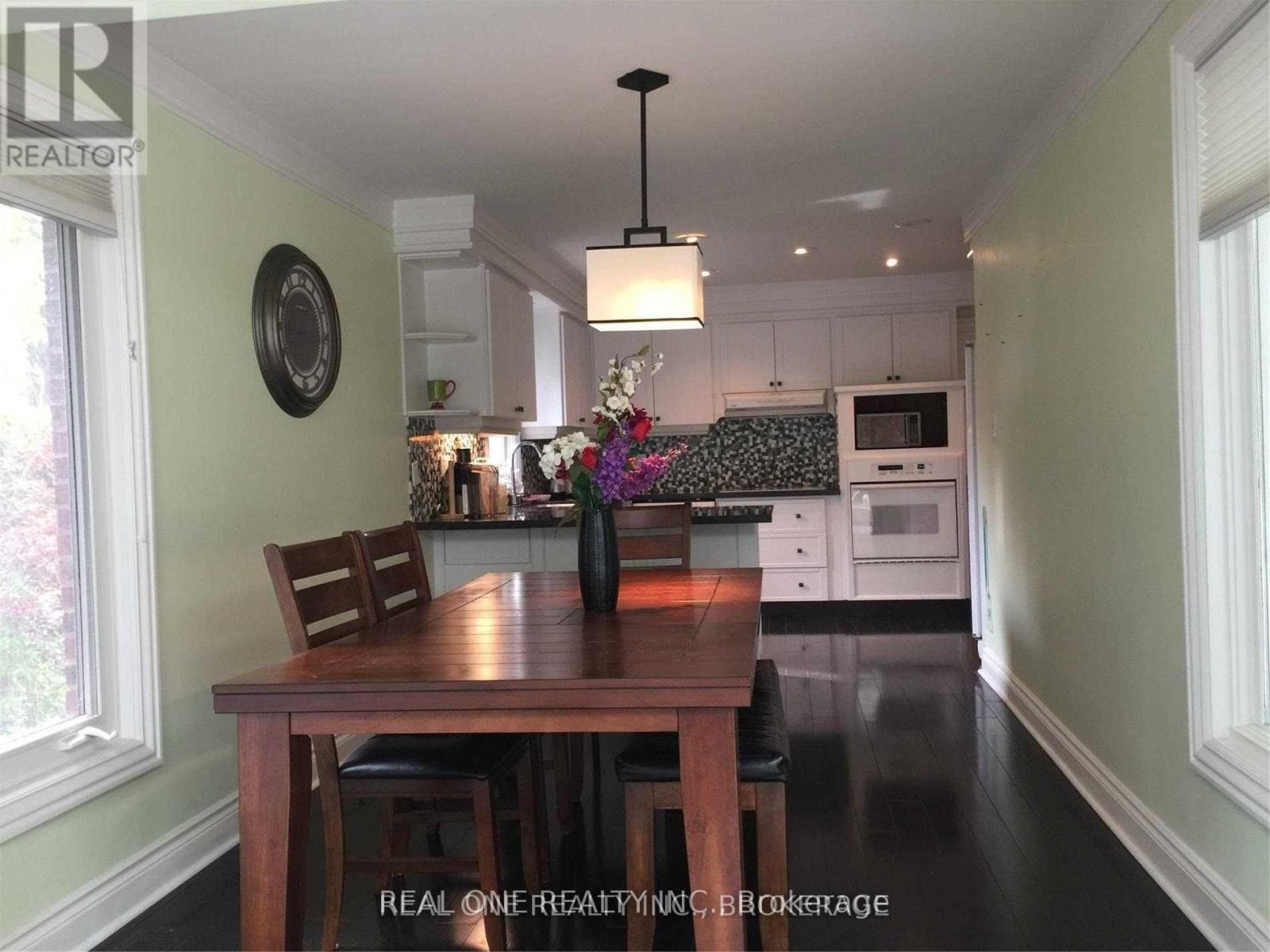2 Bedrooms - 3501 Kingbird Court, Mississauga, Ontario  L5L 2P9 - Photo 5 - W12208392