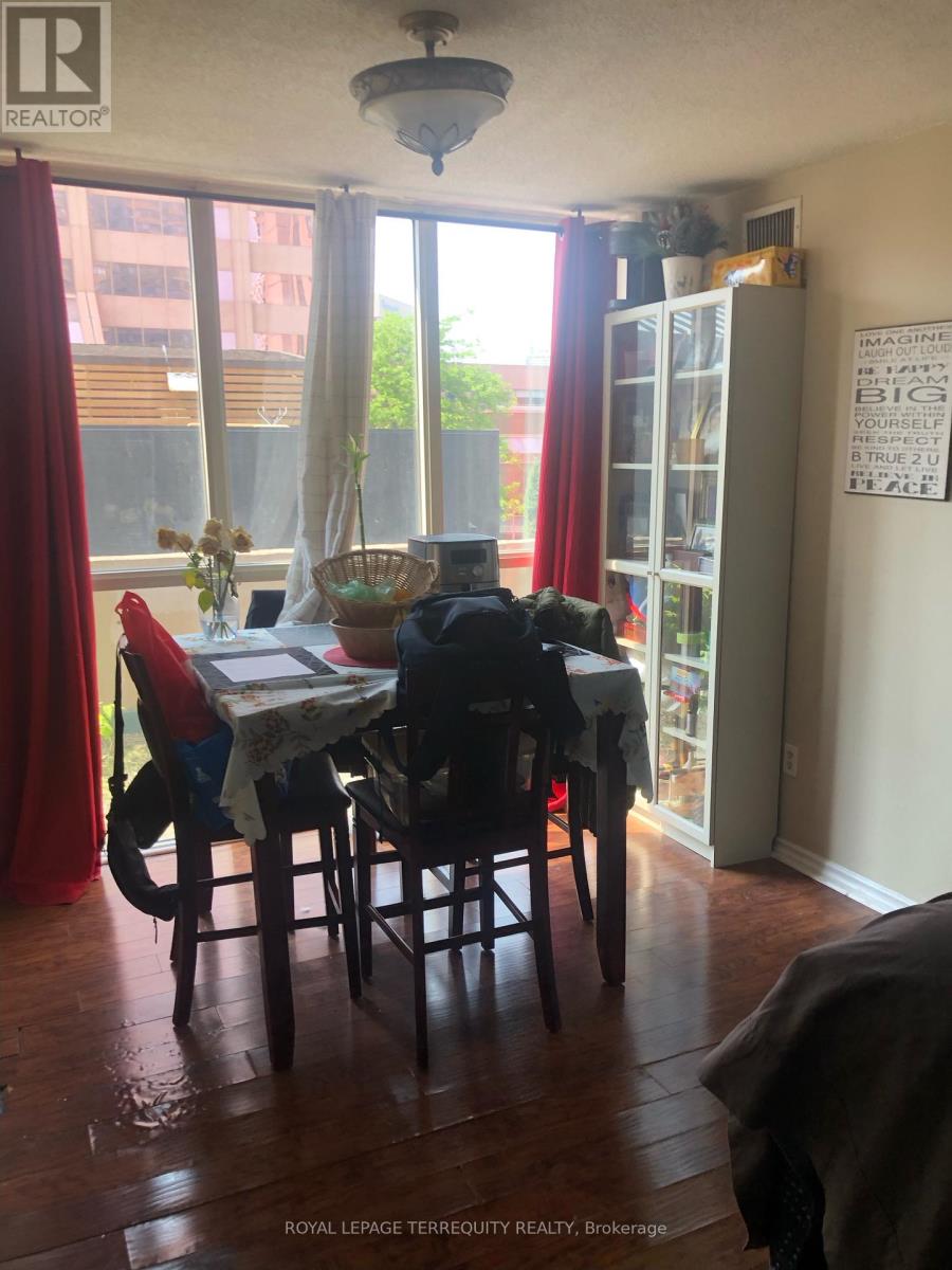 210 - 285 Enfield Place N, Mississauga, Ontario  L5B 3Y6 - Photo 1 - W12208423