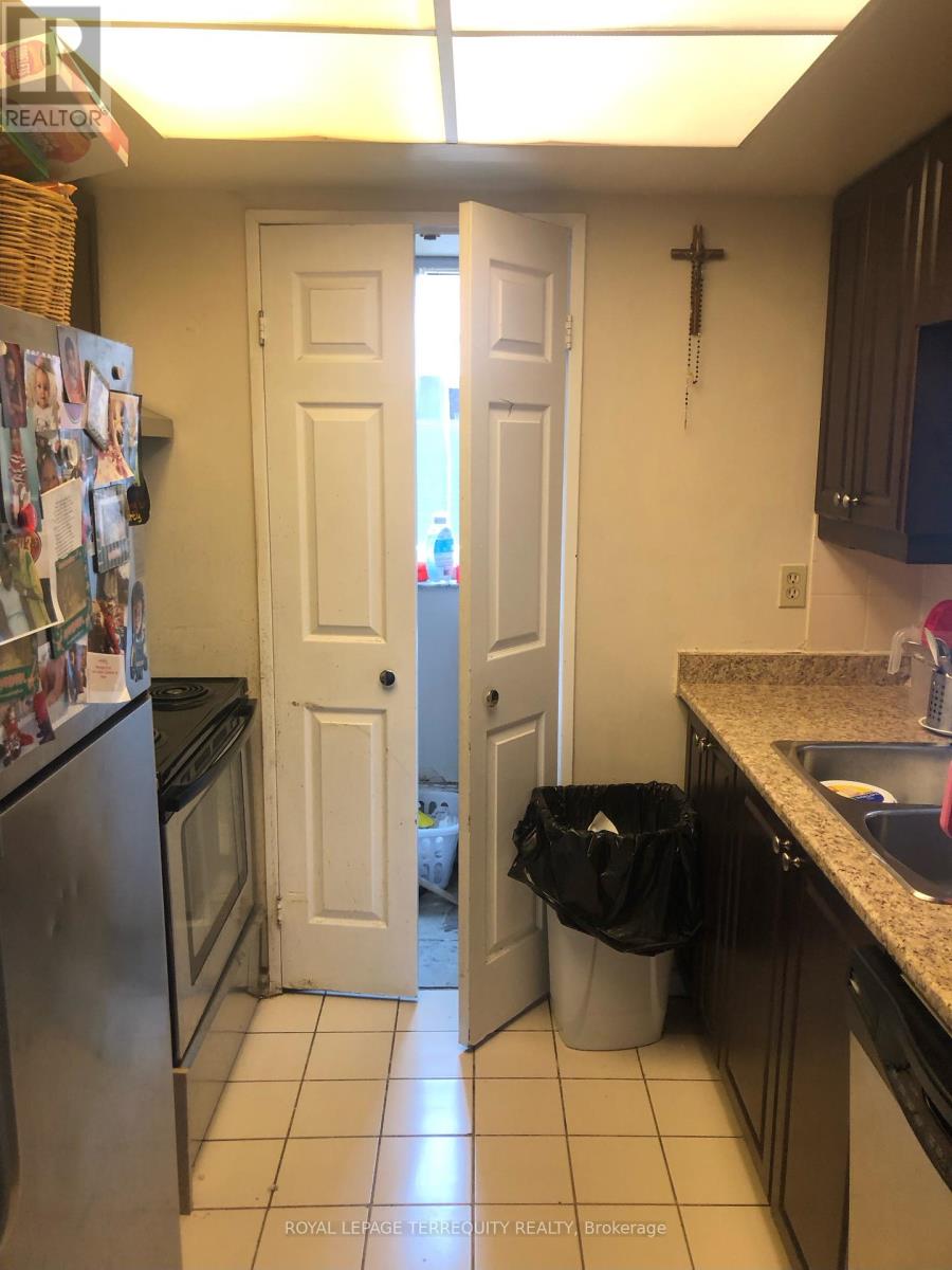 210 - 285 Enfield Place N, Mississauga, Ontario  L5B 3Y6 - Photo 2 - W12208423