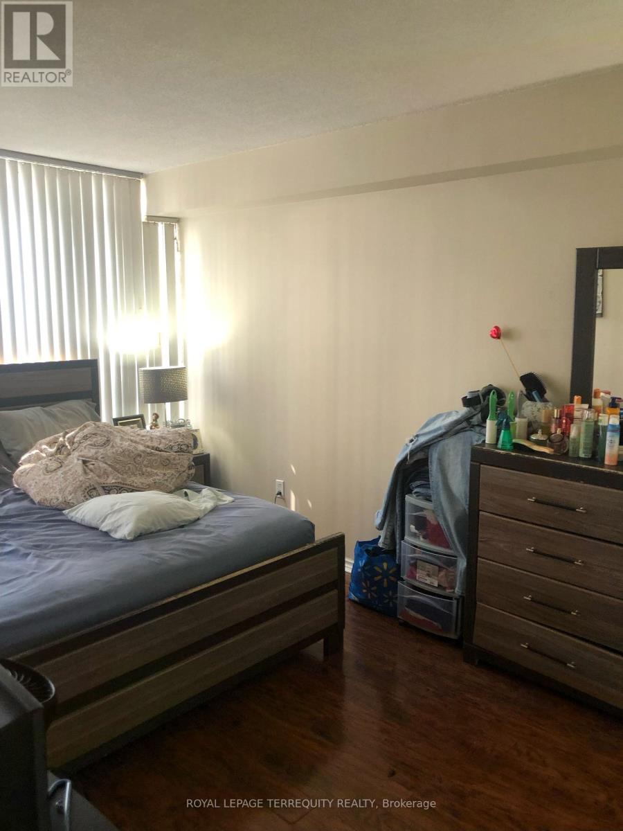 210 - 285 Enfield Place N, Mississauga, Ontario  L5B 3Y6 - Photo 3 - W12208423