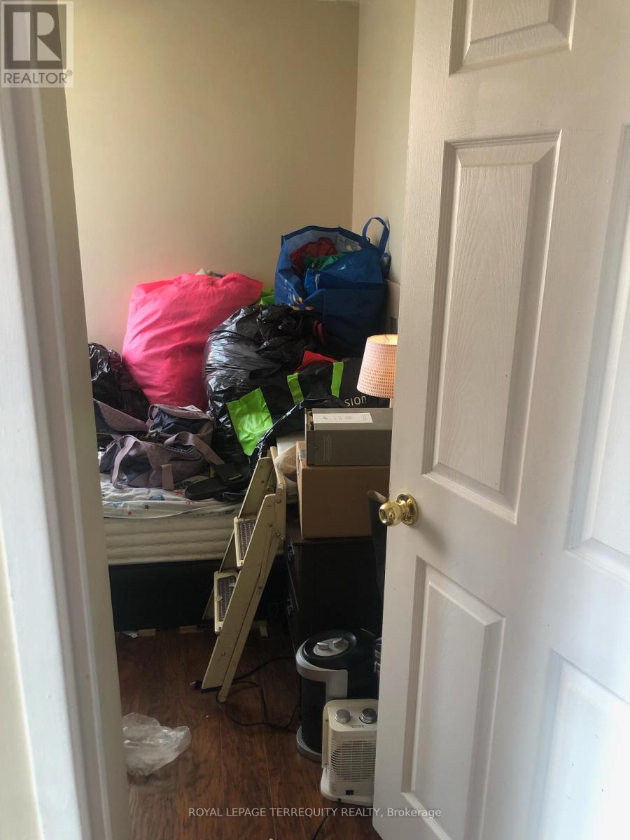 210 - 285 Enfield Place N, Mississauga, Ontario  L5B 3Y6 - Photo 5 - W12208423