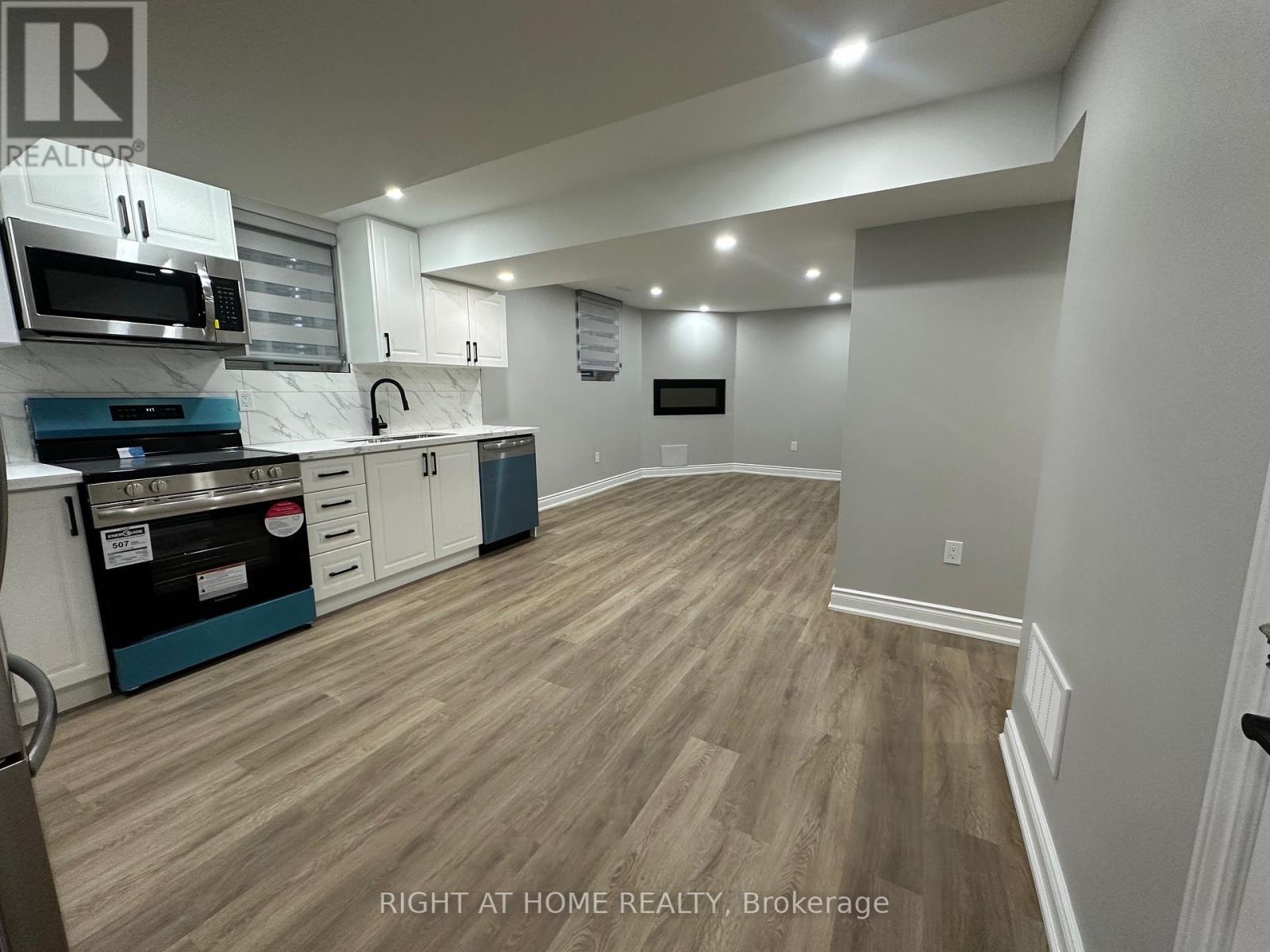 Lower - 906 Farmstead Drive, Milton, Ontario  L9T 8J5 - Photo 1 - W12208448