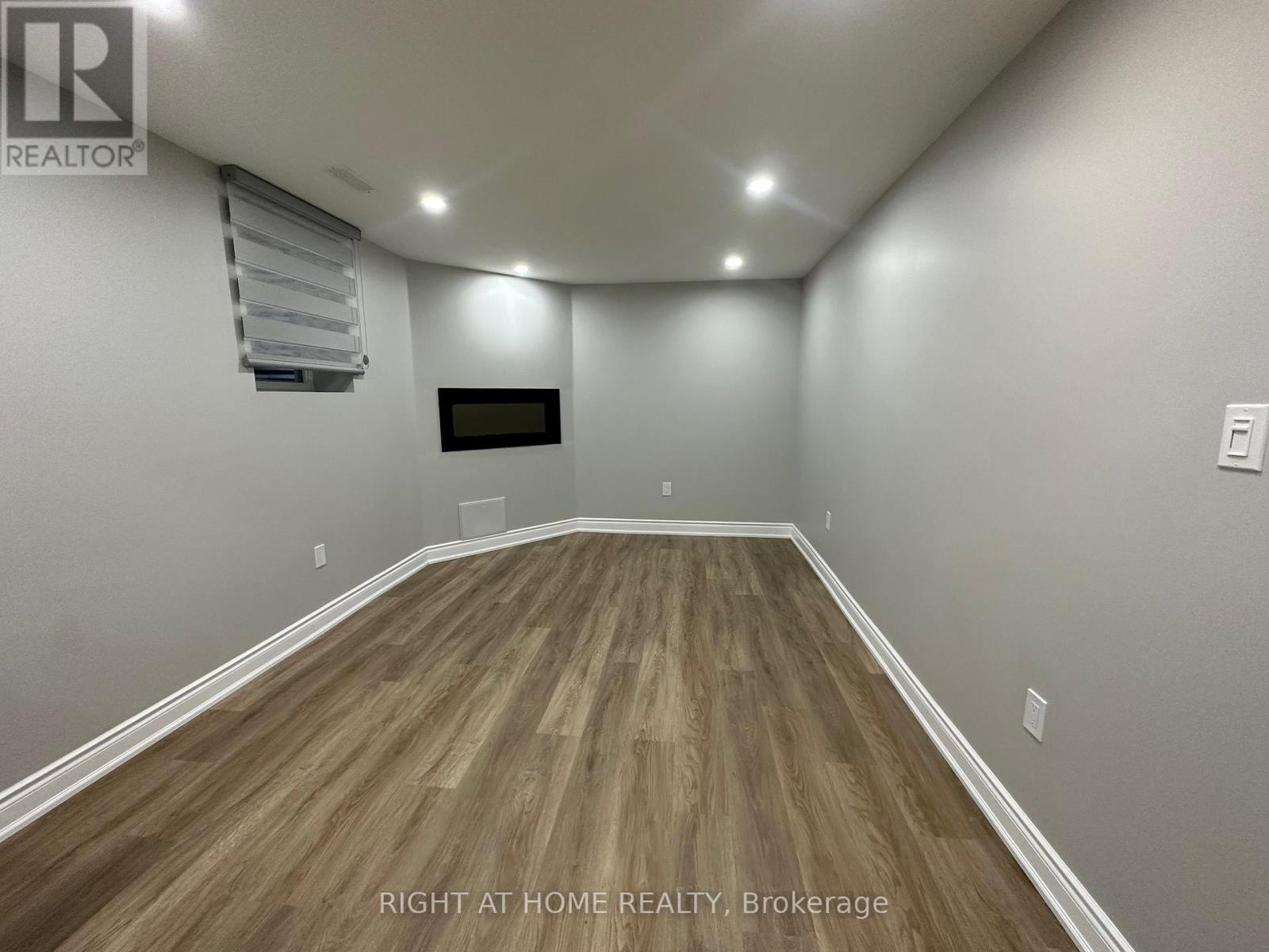 Lower - 906 Farmstead Drive, Milton, Ontario  L9T 8J5 - Photo 3 - W12208448