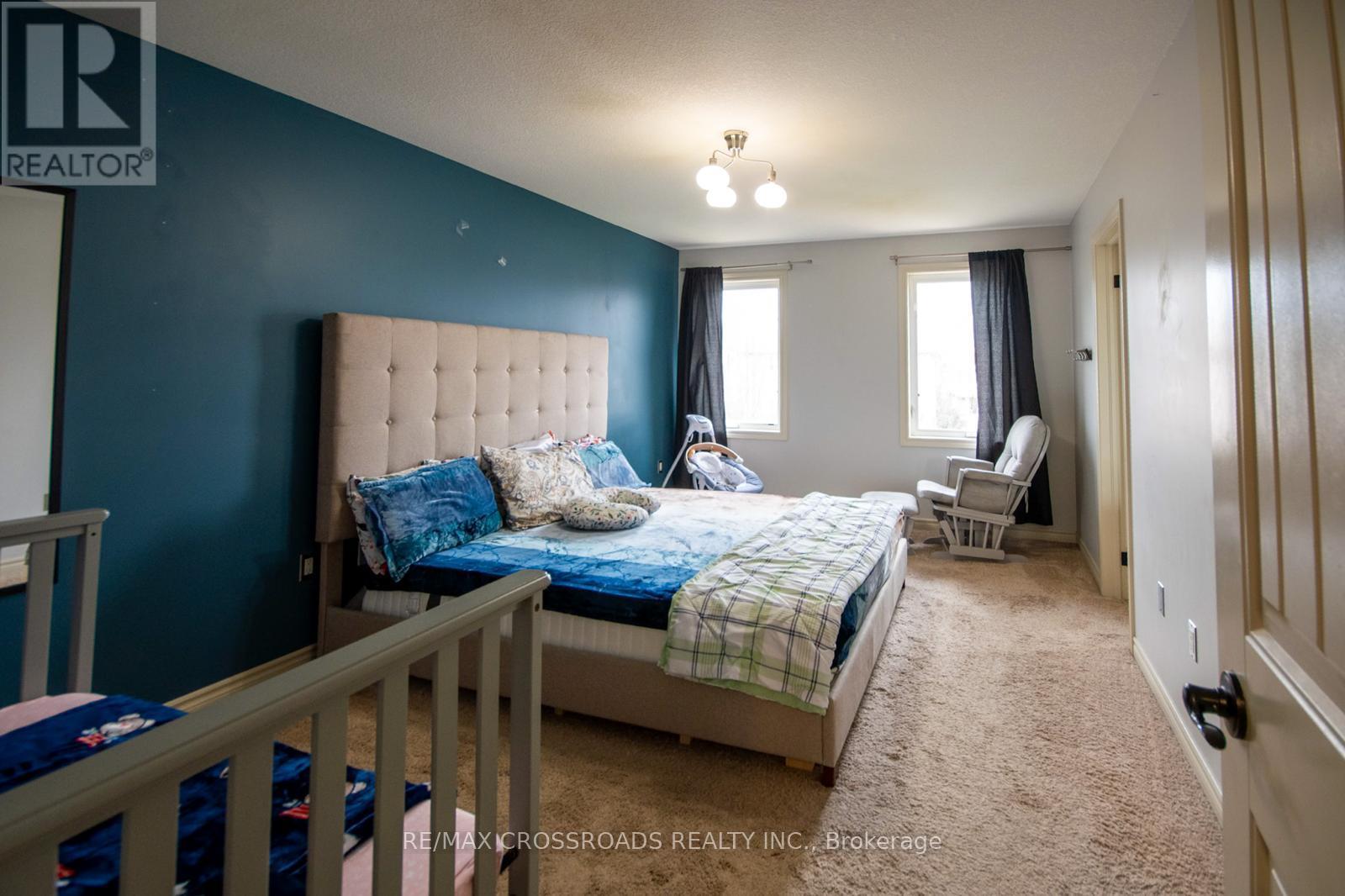 518 Isaiah Crescent, Kitchener, Ontario  N2E 0B4 - Photo 12 - X12208323