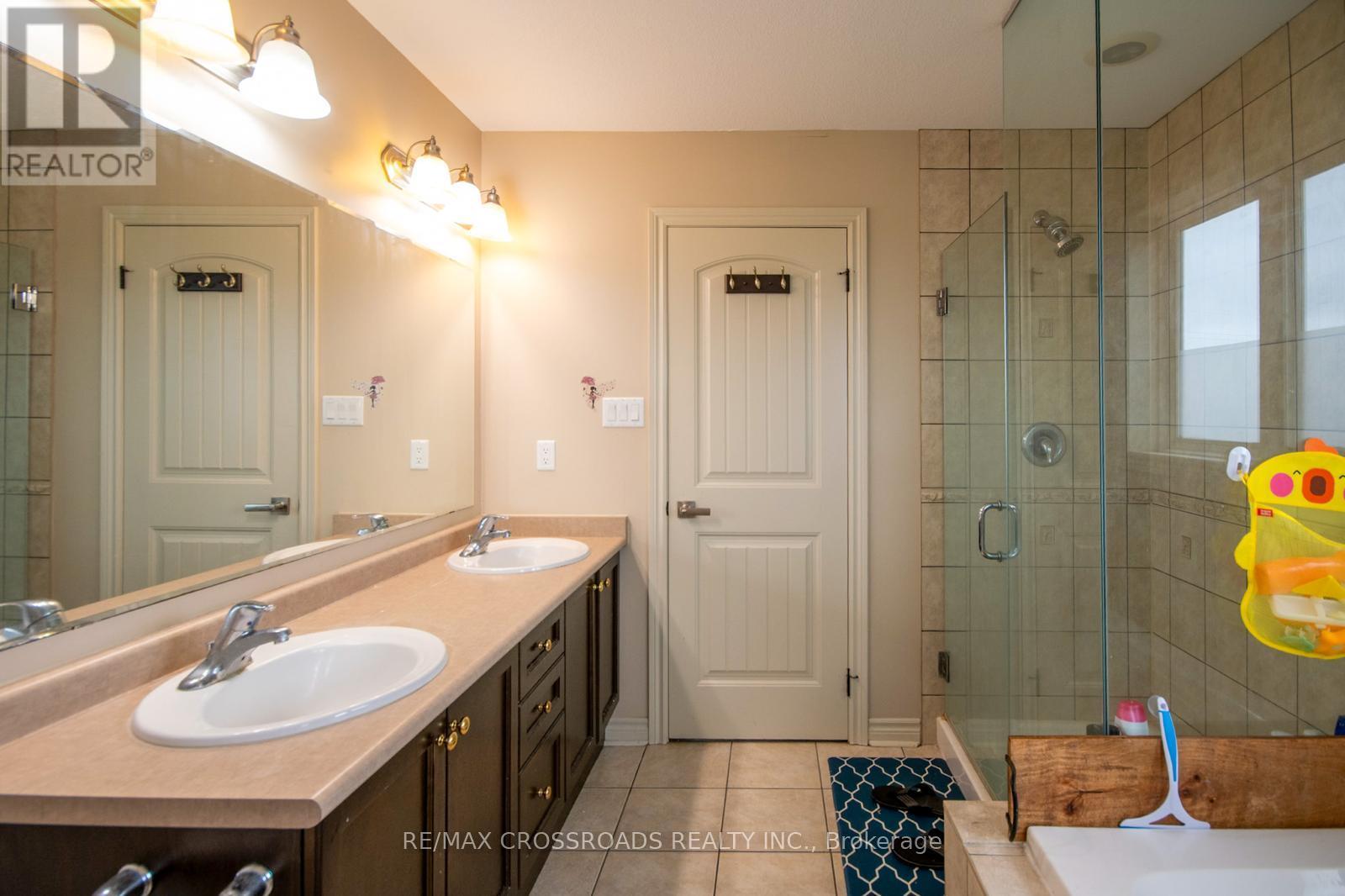 518 Isaiah Crescent, Kitchener, Ontario  N2E 0B4 - Photo 15 - X12208323