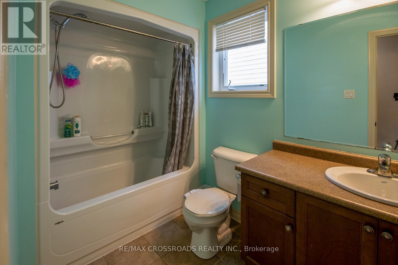 518 Isaiah Crescent, Kitchener, Ontario  N2E 0B4 - Photo 18 - X12208323