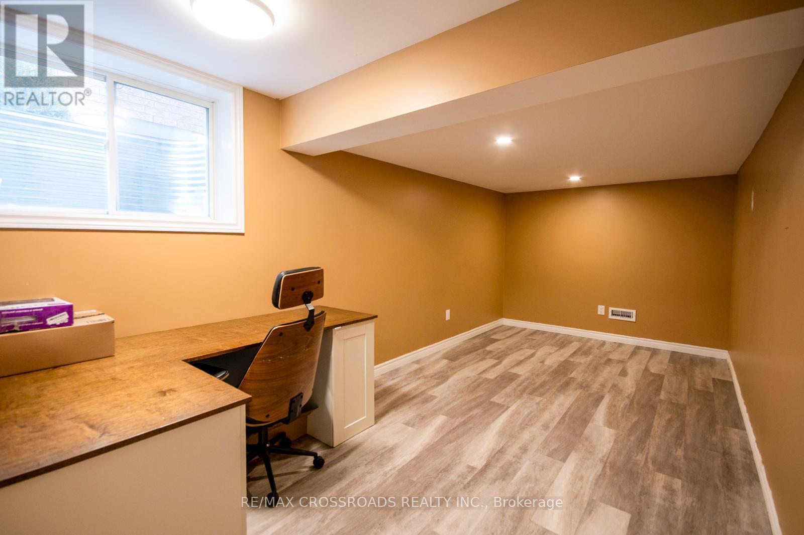 518 Isaiah Crescent, Kitchener, Ontario  N2E 0B4 - Photo 19 - X12208323