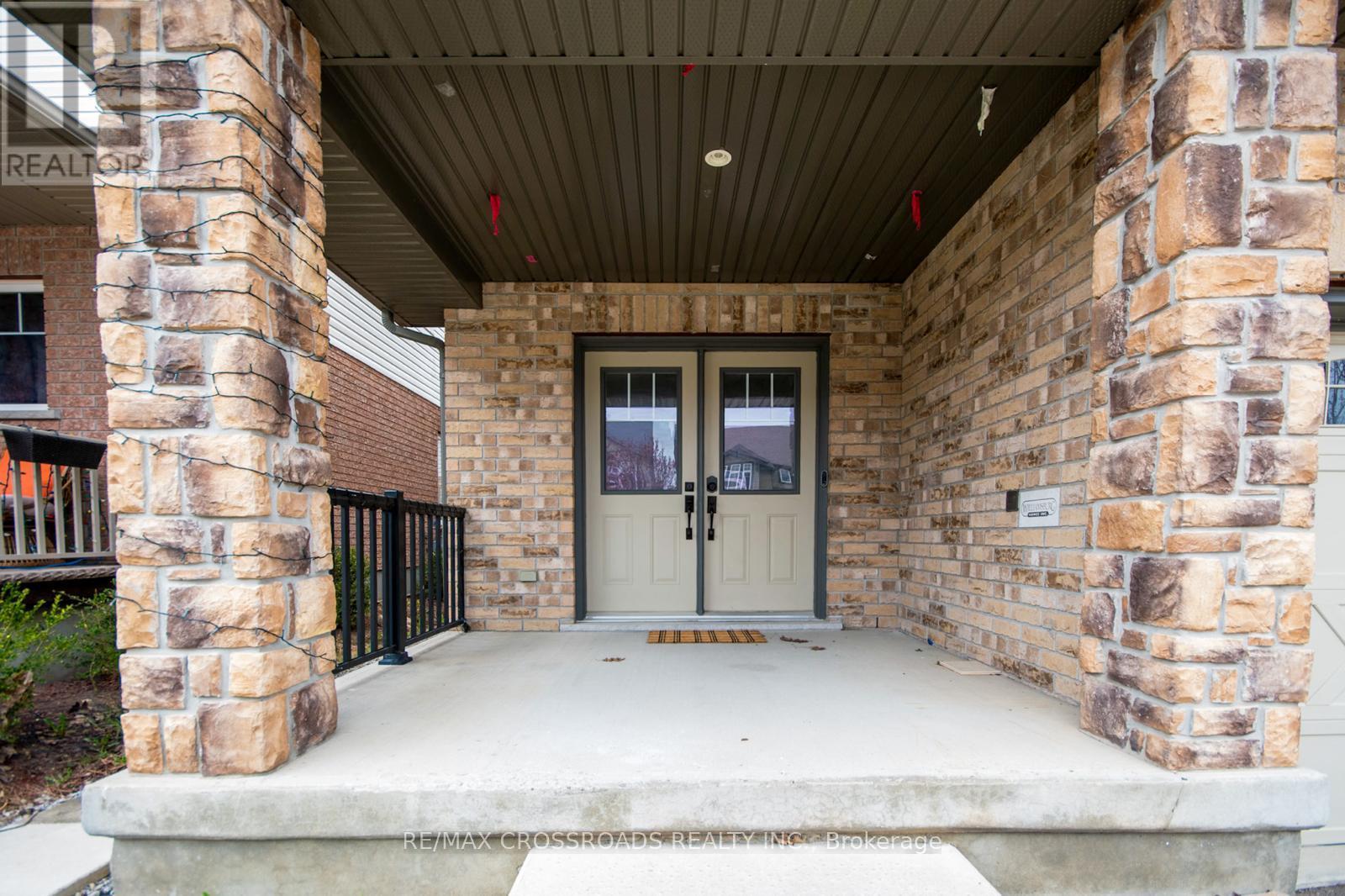 518 Isaiah Crescent, Kitchener, Ontario  N2E 0B4 - Photo 2 - X12208323