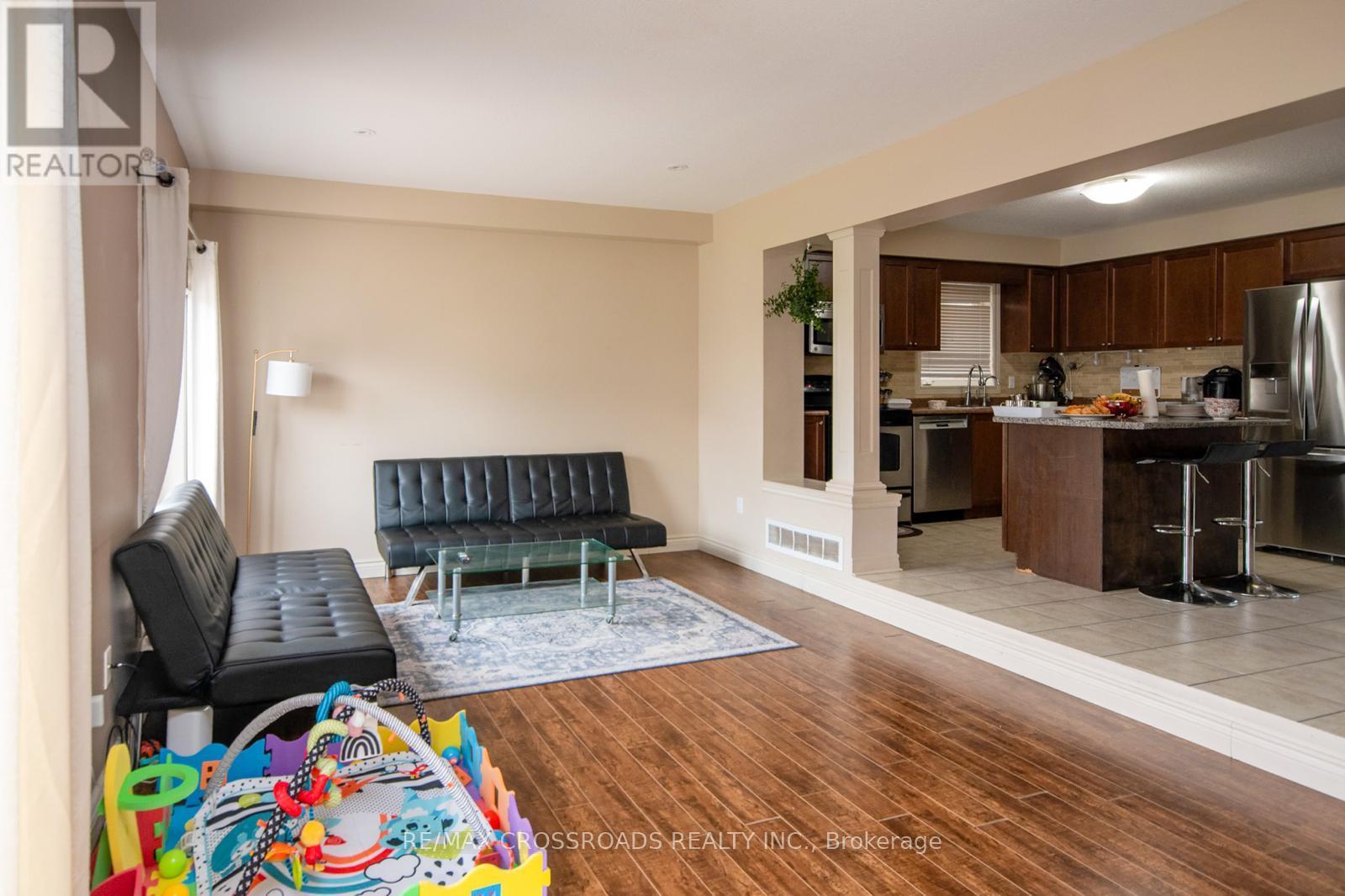 518 Isaiah Crescent, Kitchener, Ontario  N2E 0B4 - Photo 6 - X12208323
