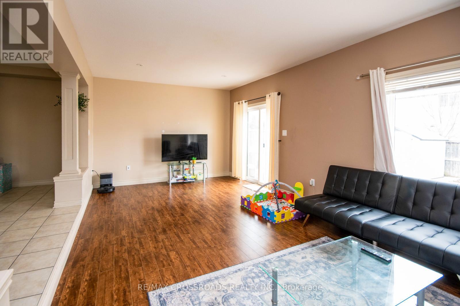 518 Isaiah Crescent, Kitchener, Ontario  N2E 0B4 - Photo 7 - X12208323