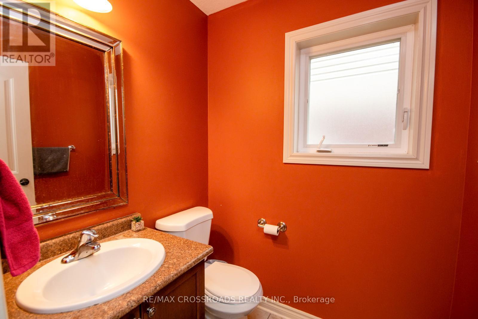 518 Isaiah Crescent, Kitchener, Ontario  N2E 0B4 - Photo 8 - X12208323