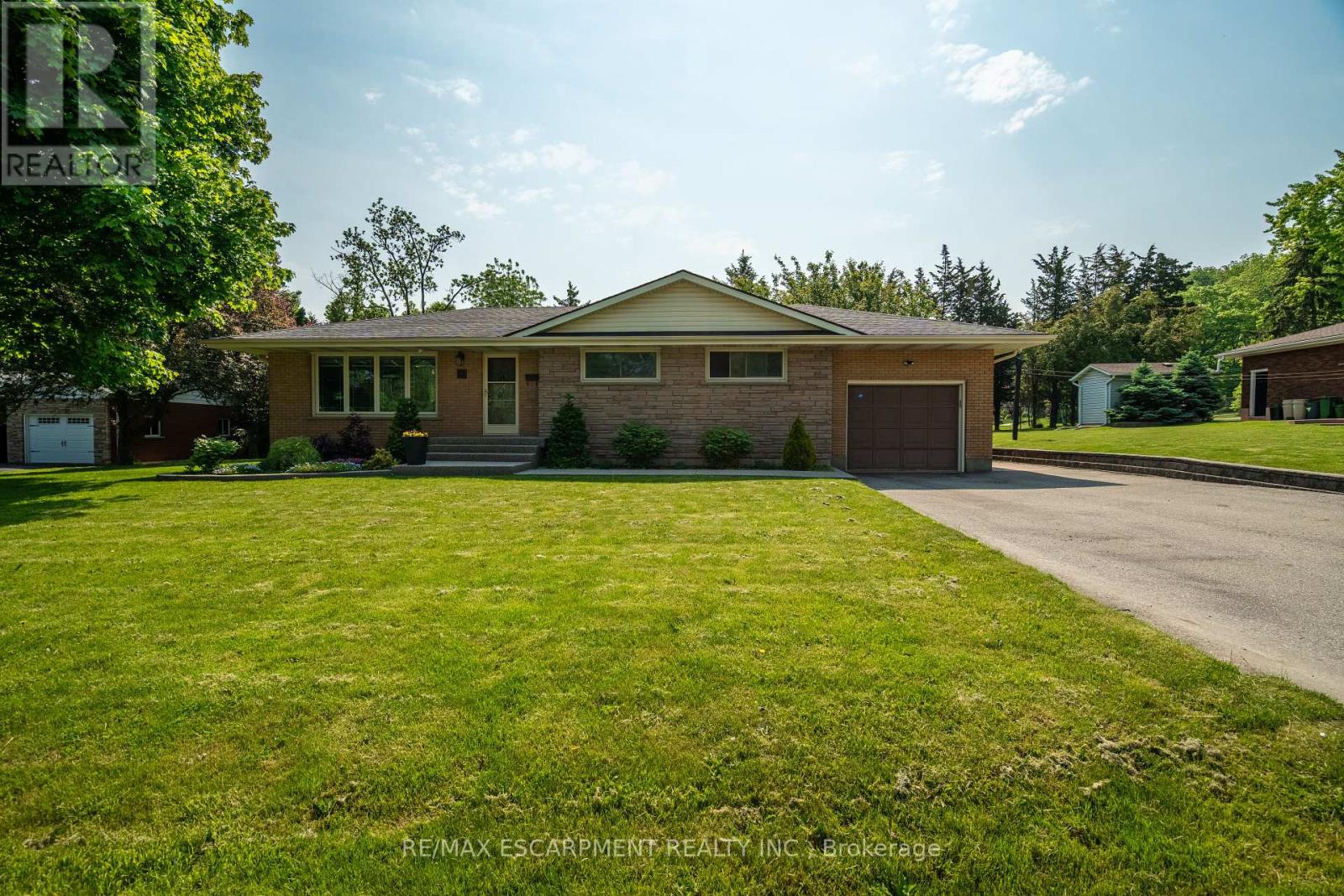12 Southmeadow Court, Hamilton, Ontario  L8G 3H2 - Photo 1 - X12208364