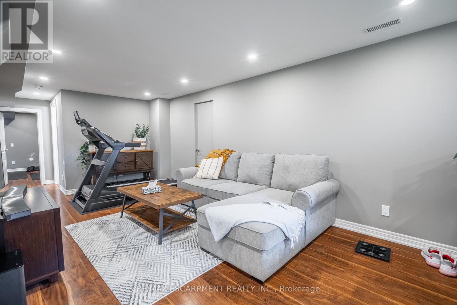 12 Southmeadow Court, Hamilton, Ontario  L8G 3H2 - Photo 27 - X12208364