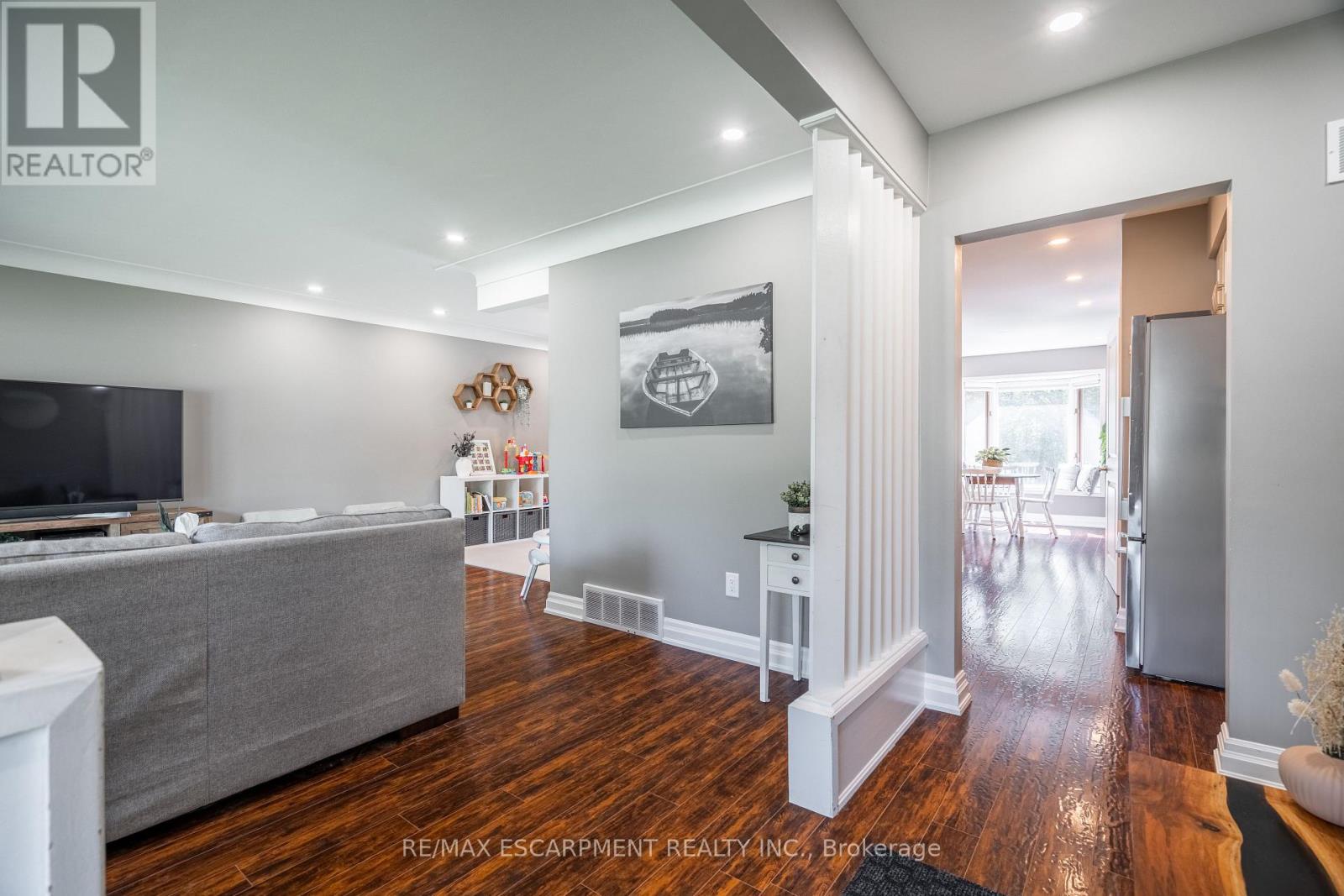 12 Southmeadow Court, Hamilton, Ontario  L8G 3H2 - Photo 3 - X12208364