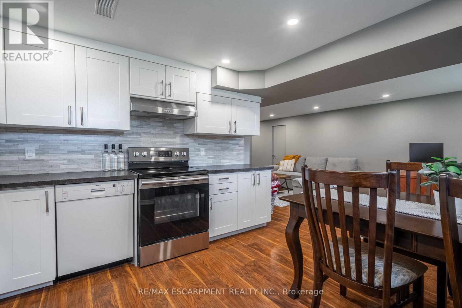 12 Southmeadow Court, Hamilton, Ontario  L8G 3H2 - Photo 31 - X12208364