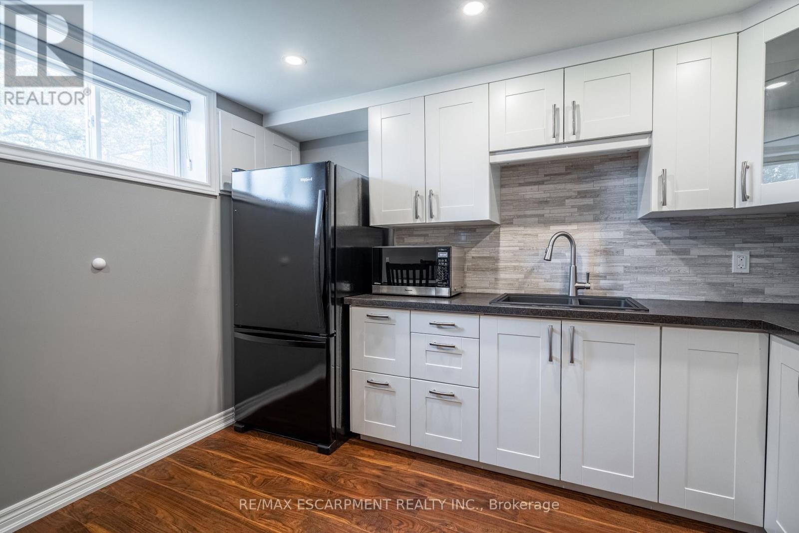 12 Southmeadow Court, Hamilton, Ontario  L8G 3H2 - Photo 32 - X12208364