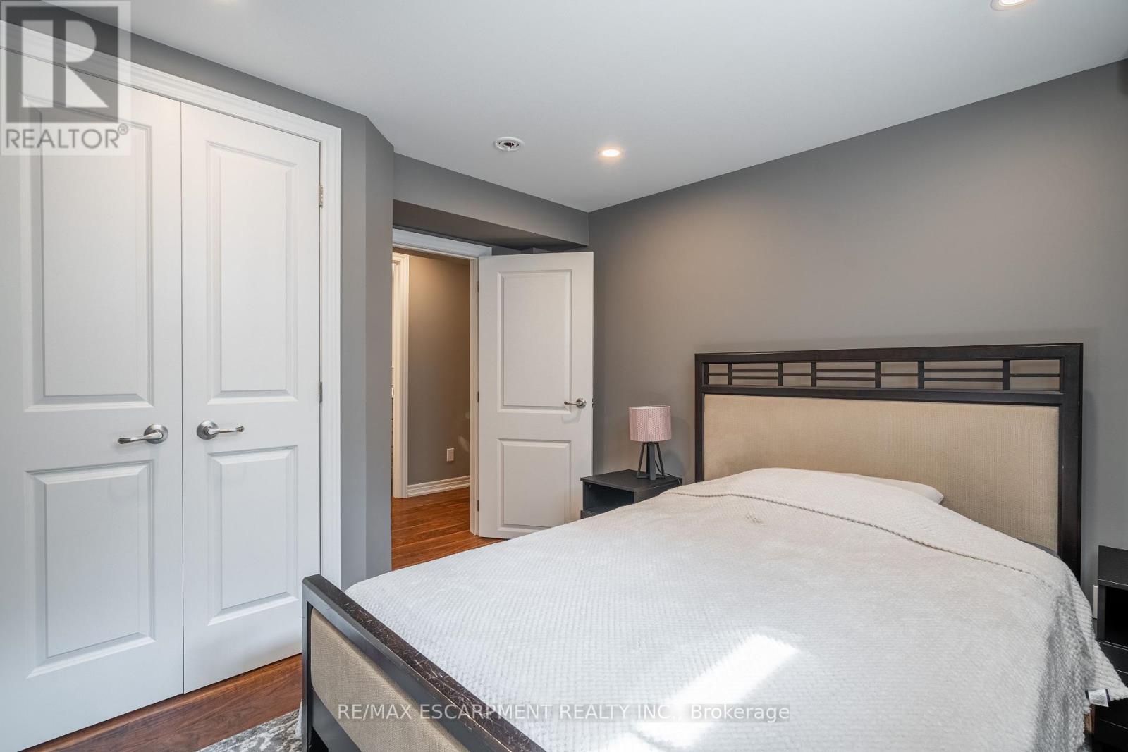 12 Southmeadow Court, Hamilton, Ontario  L8G 3H2 - Photo 34 - X12208364