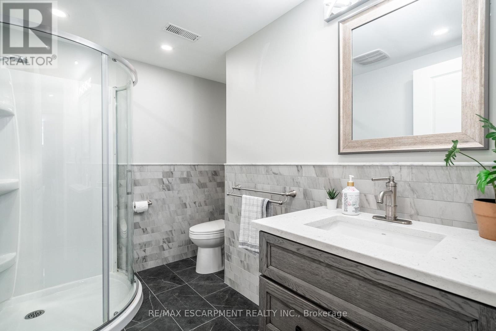 12 Southmeadow Court, Hamilton, Ontario  L8G 3H2 - Photo 38 - X12208364