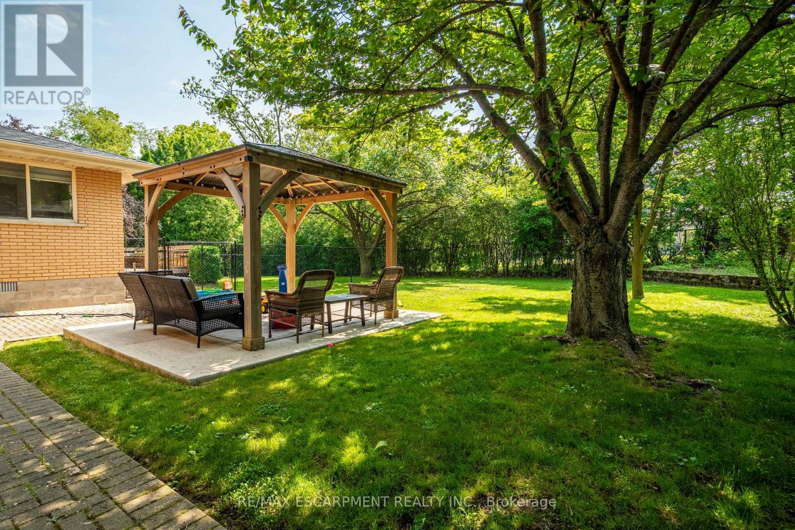 12 Southmeadow Court, Hamilton, Ontario  L8G 3H2 - Photo 41 - X12208364
