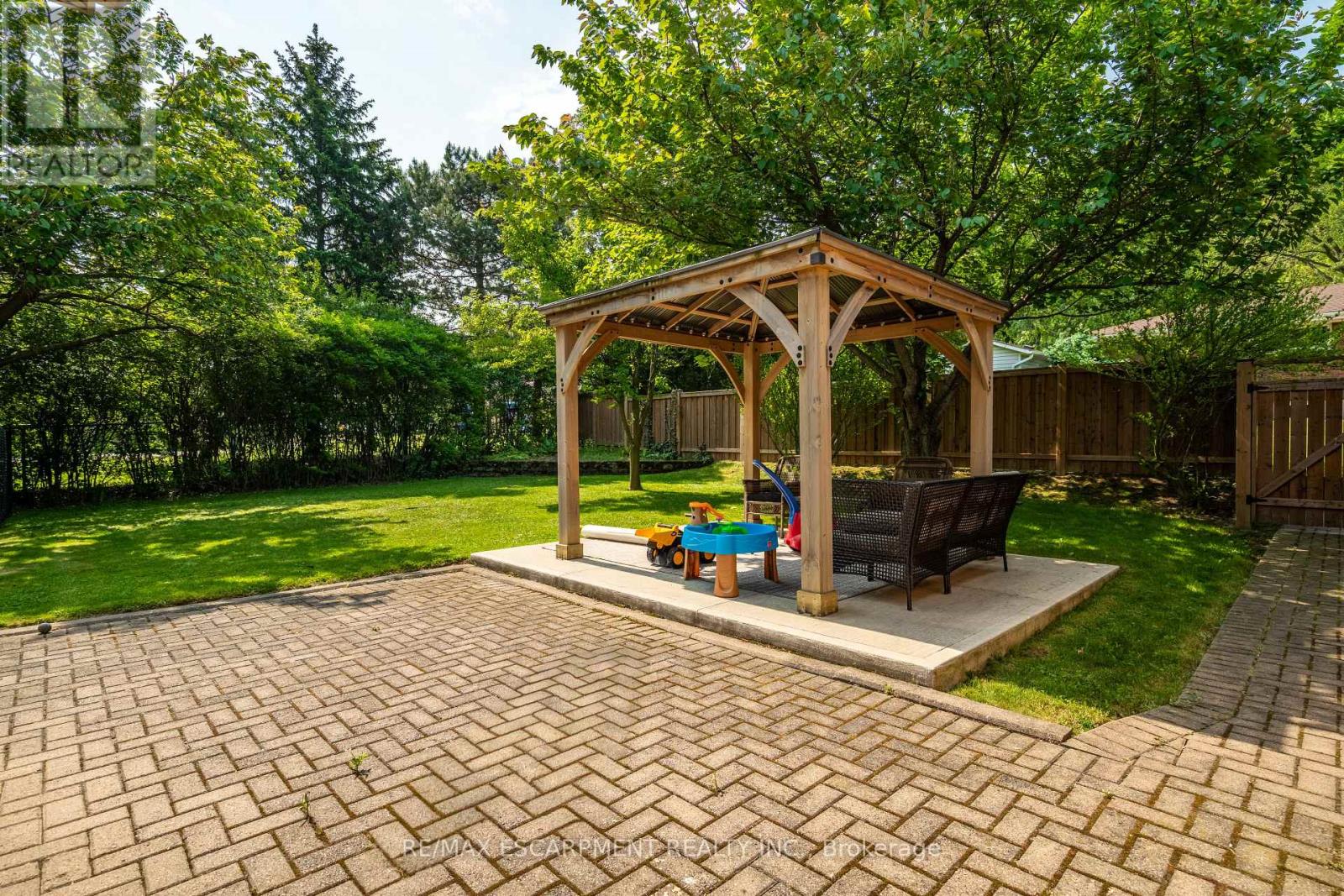 12 Southmeadow Court, Hamilton, Ontario  L8G 3H2 - Photo 42 - X12208364