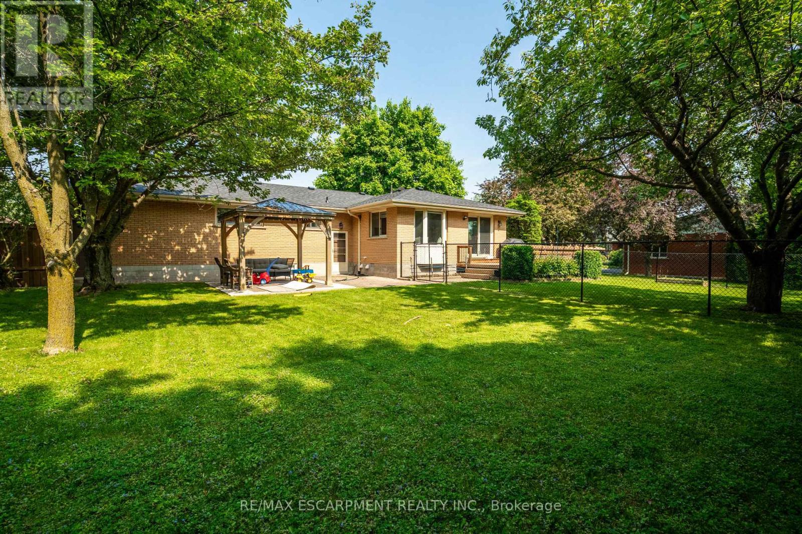 12 Southmeadow Court, Hamilton, Ontario  L8G 3H2 - Photo 44 - X12208364