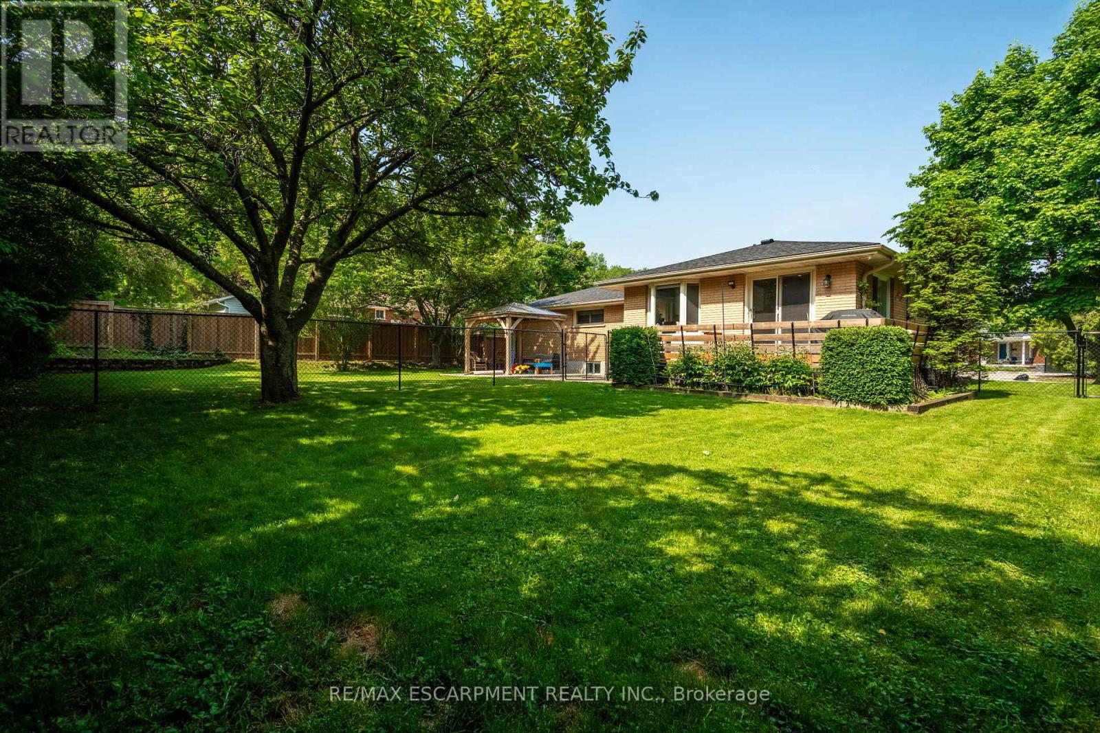 12 Southmeadow Court, Hamilton, Ontario  L8G 3H2 - Photo 47 - X12208364