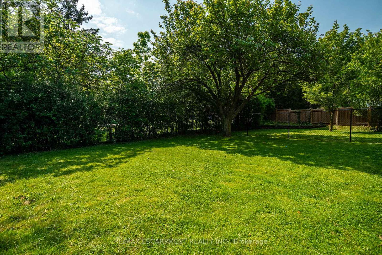 12 Southmeadow Court, Hamilton, Ontario  L8G 3H2 - Photo 48 - X12208364