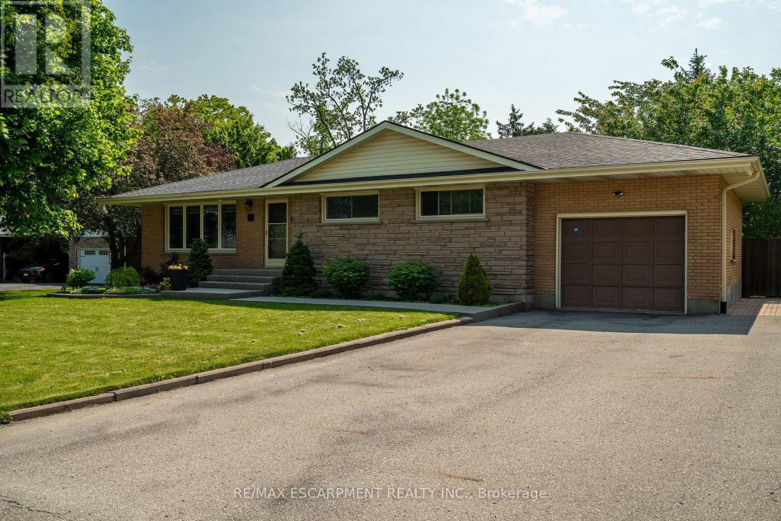 12 Southmeadow Court, Hamilton, Ontario  L8G 3H2 - Photo 50 - X12208364