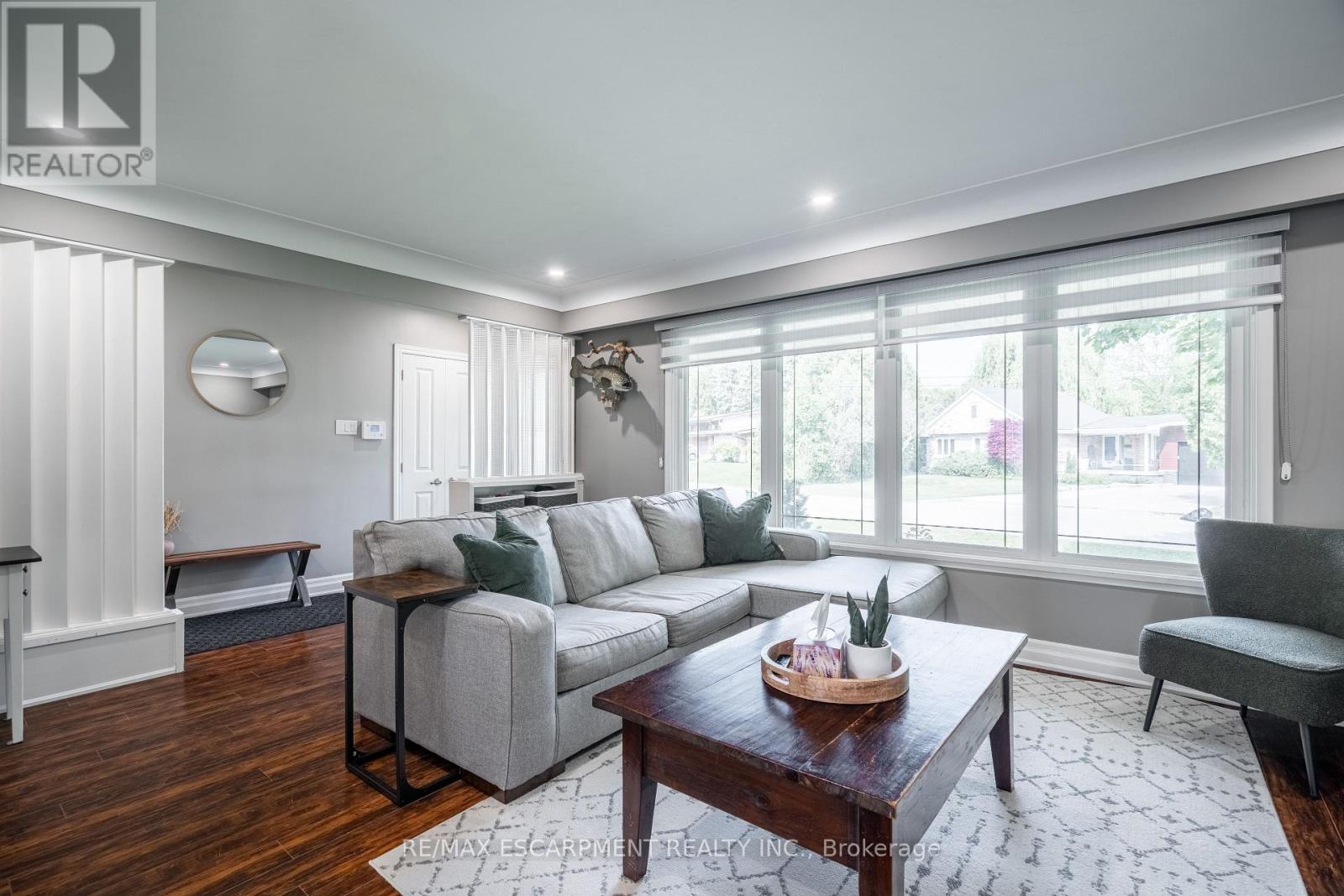 12 Southmeadow Court, Hamilton, Ontario  L8G 3H2 - Photo 7 - X12208364