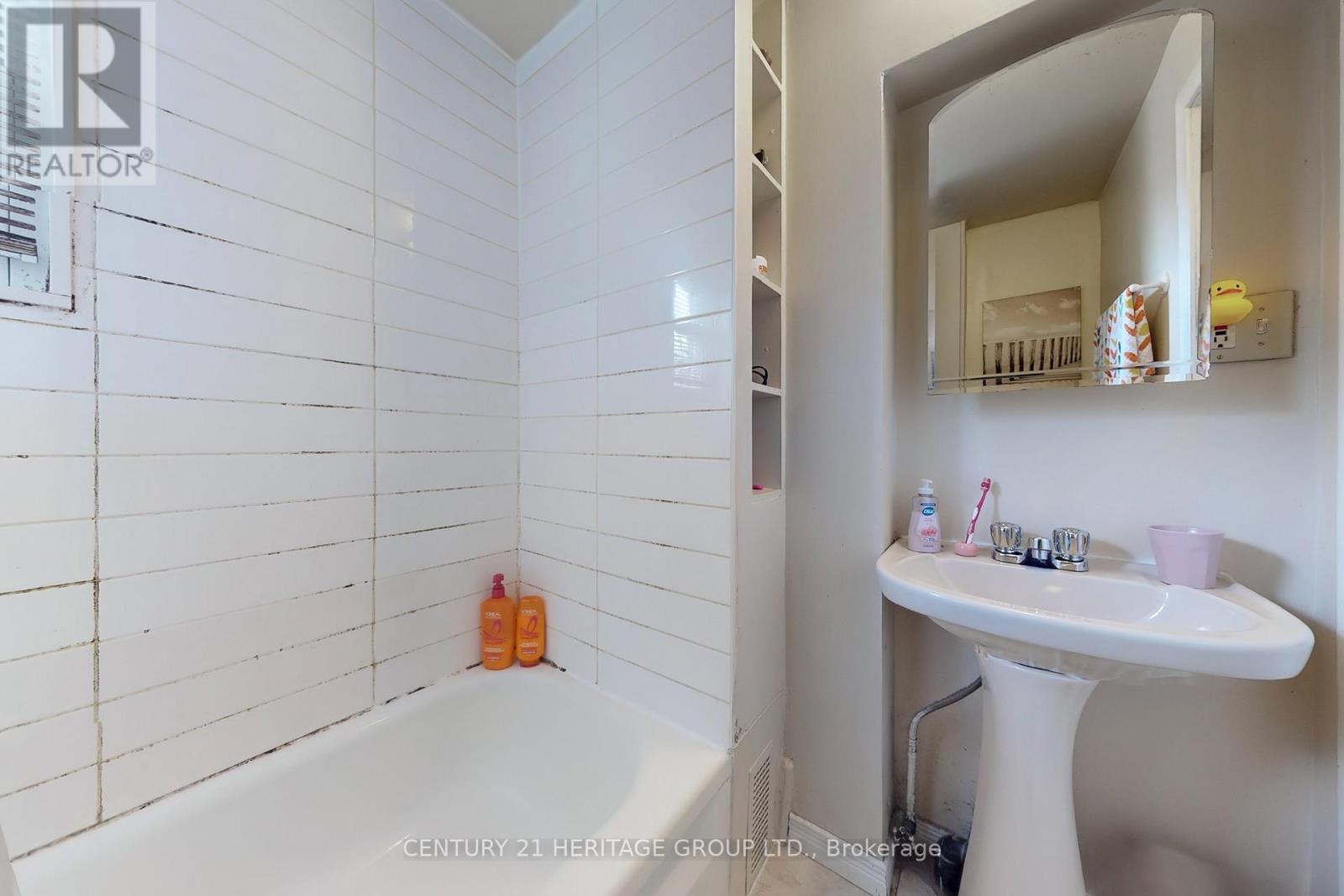 111 Shaw Street, Hamilton, Ontario  L8L 3P6 - Photo 17 - X12208378