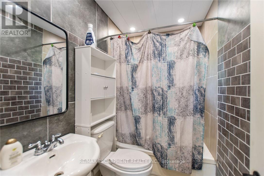 163 Rice Road, Welland, Ontario  L3C 2V7 - Photo 17 - X12208386
