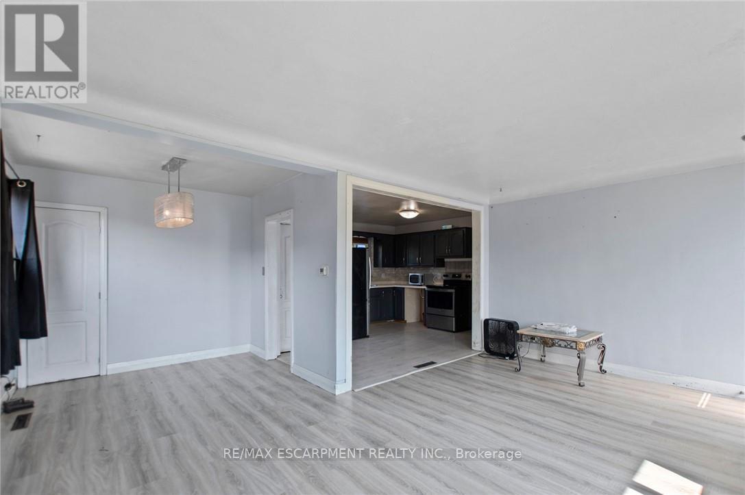 163 Rice Road, Welland, Ontario  L3C 2V7 - Photo 4 - X12208386