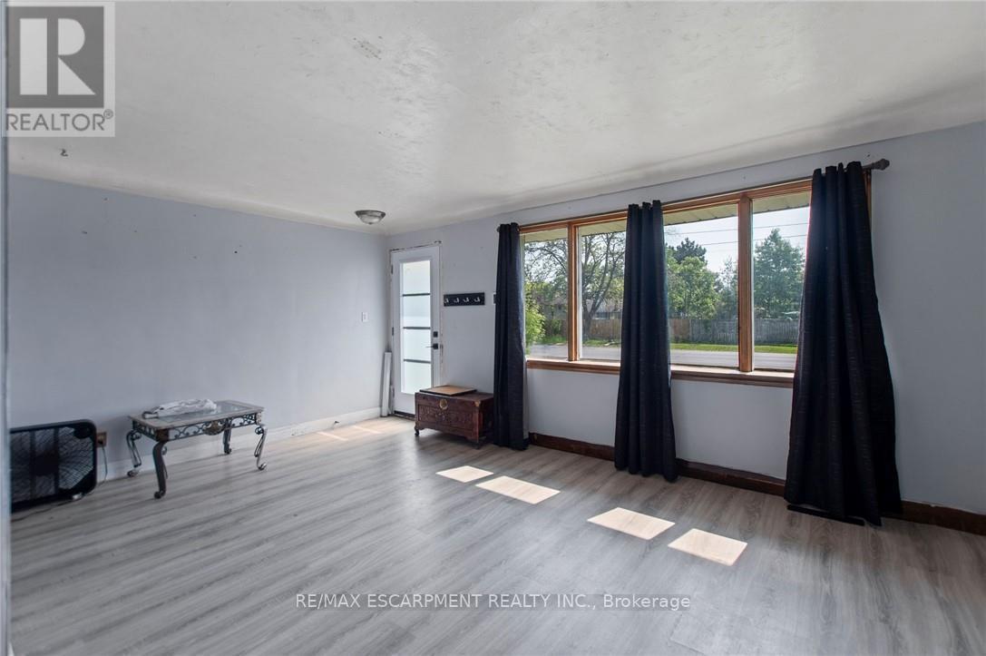 163 Rice Road, Welland, Ontario  L3C 2V7 - Photo 6 - X12208386